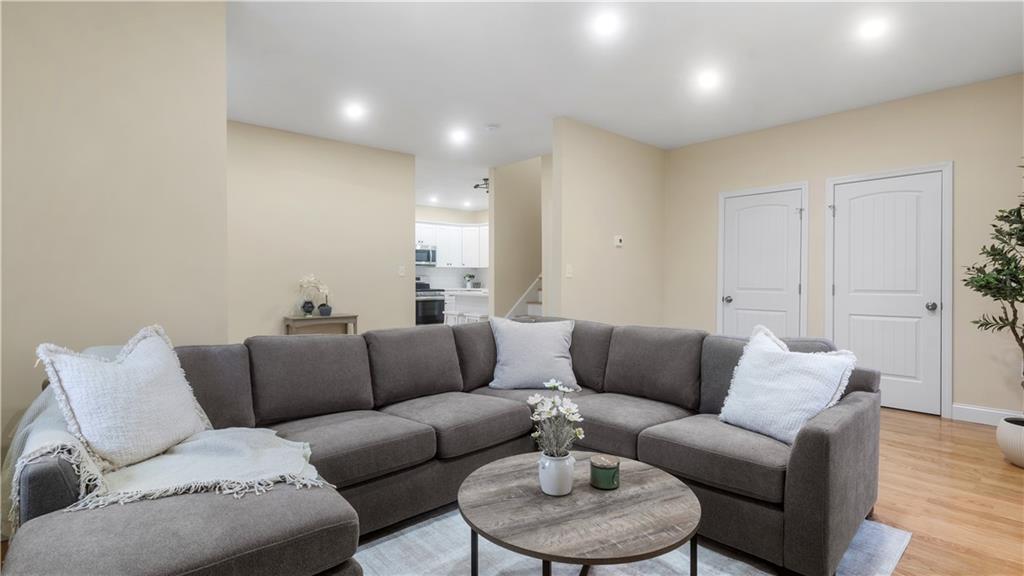 Pawtucket, Rhode Island, 02861, United States, 3 Bedrooms Bedrooms, ,3 BathroomsBathrooms,Residential,For Sale,2010017