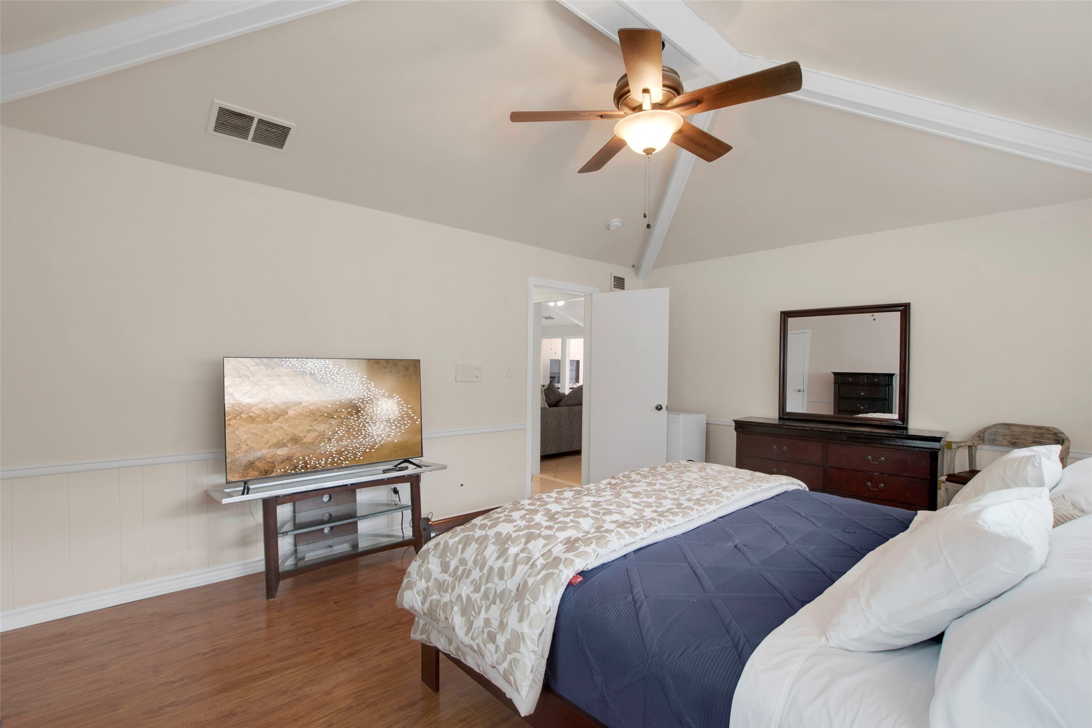 Dallas, Texas, 75243, United States, 5 Bedrooms Bedrooms, ,3 BathroomsBathrooms,Residential,For Sale,1847353