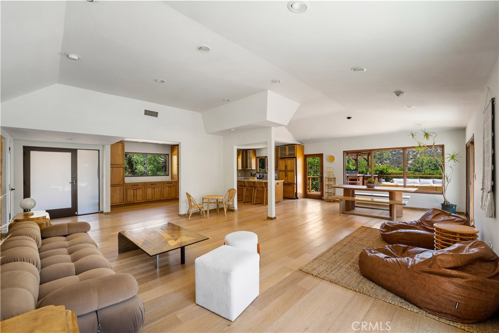 Calabasas, California, 91302, United States, 4 Bedrooms Bedrooms, ,3 BathroomsBathrooms,Residential,For Sale,1890282