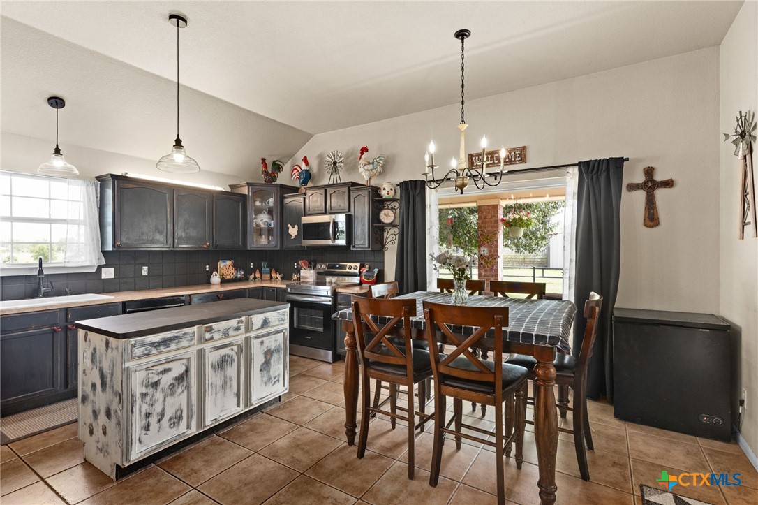 Gatesville, Texas, 76528, United States, 4 Bedrooms Bedrooms, ,2 BathroomsBathrooms,Residential,For Sale,1889930