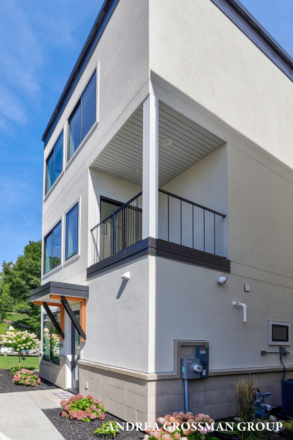 South Haven, Michigan, 49090, United States, 3 Bedrooms Bedrooms, ,3 BathroomsBathrooms,Residential,For Sale,1987692