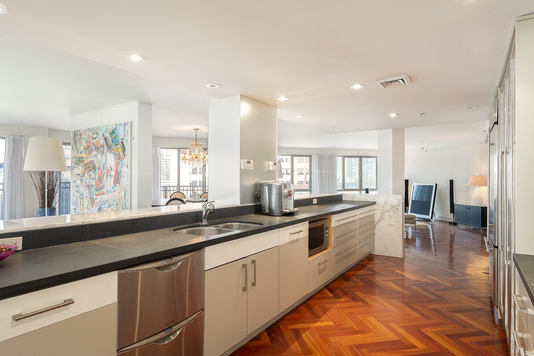  One-of-a-Kind Custom Residence - 物件實景