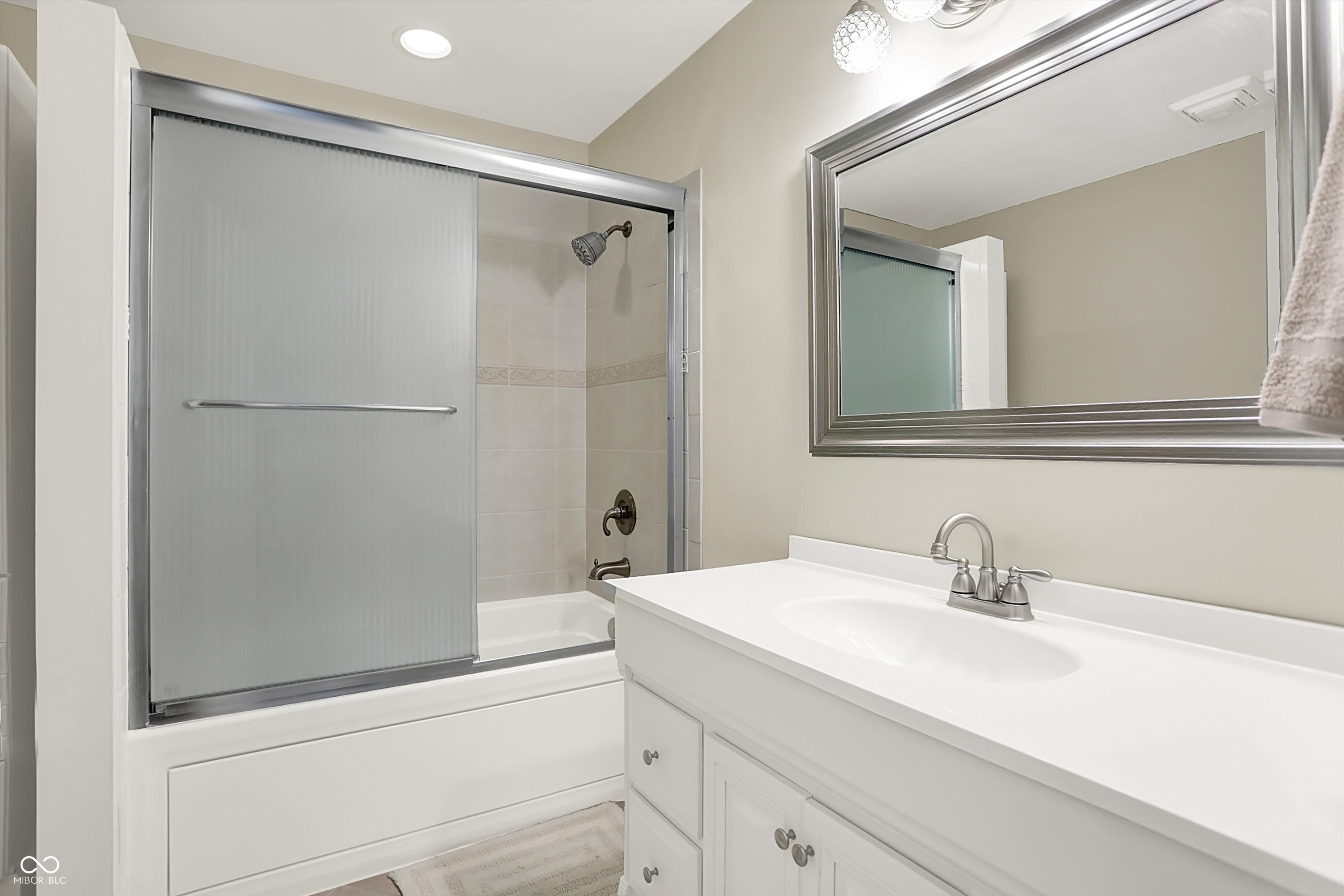 Zionsville, Indiana, 46077, United States, 3 Bedrooms Bedrooms, ,3 BathroomsBathrooms,Residential,For Sale,1975998