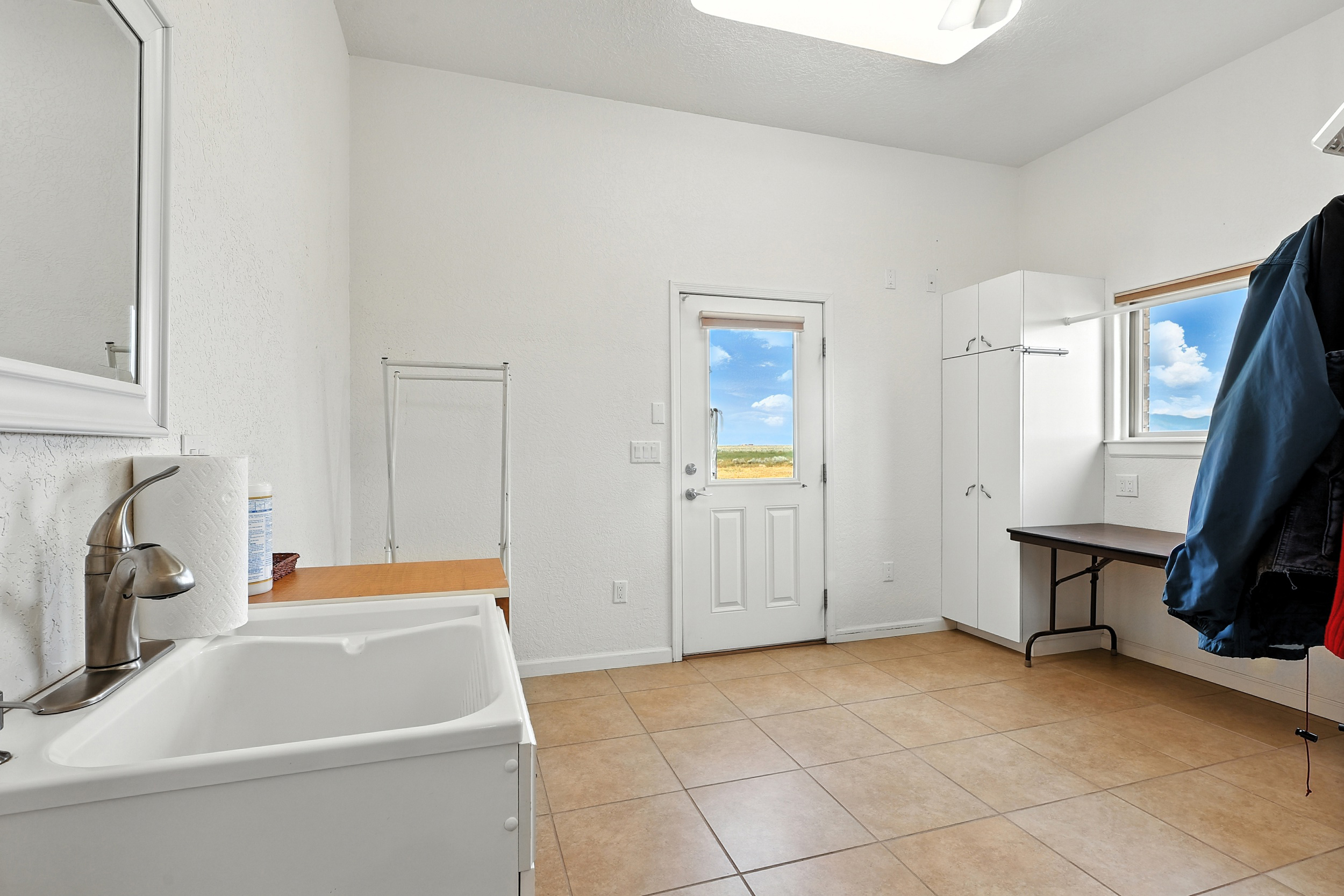 Belen, New Mexico, 87002, United States, 3 Bedrooms Bedrooms, ,3 BathroomsBathrooms,Residential,For Sale,1973805