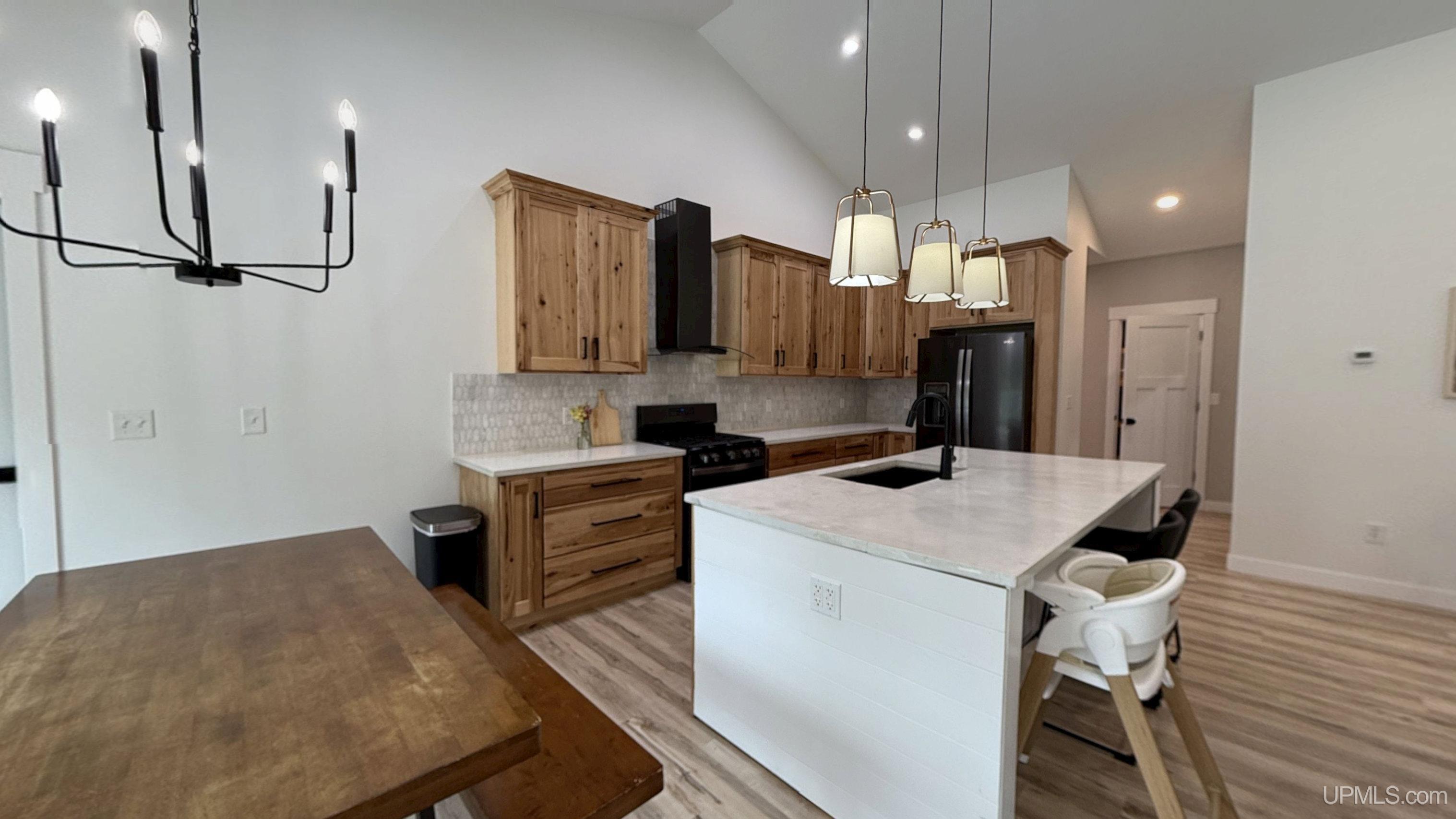 Hancock, Michigan, 49930, United States, 3 Bedrooms Bedrooms, ,3 BathroomsBathrooms,Residential,For Sale,1901071