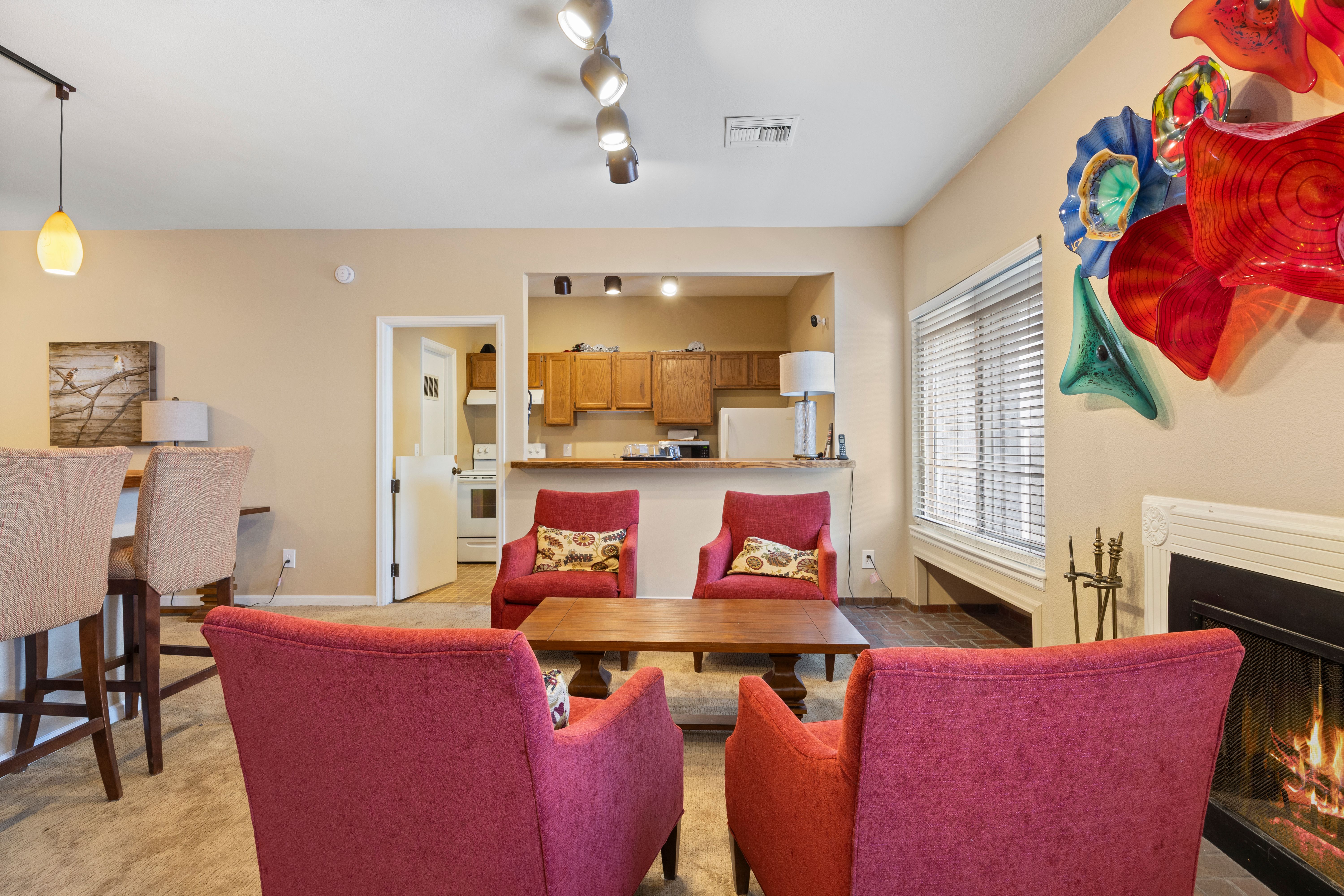  Bright, Open, Beautiful Condo - 物件實景