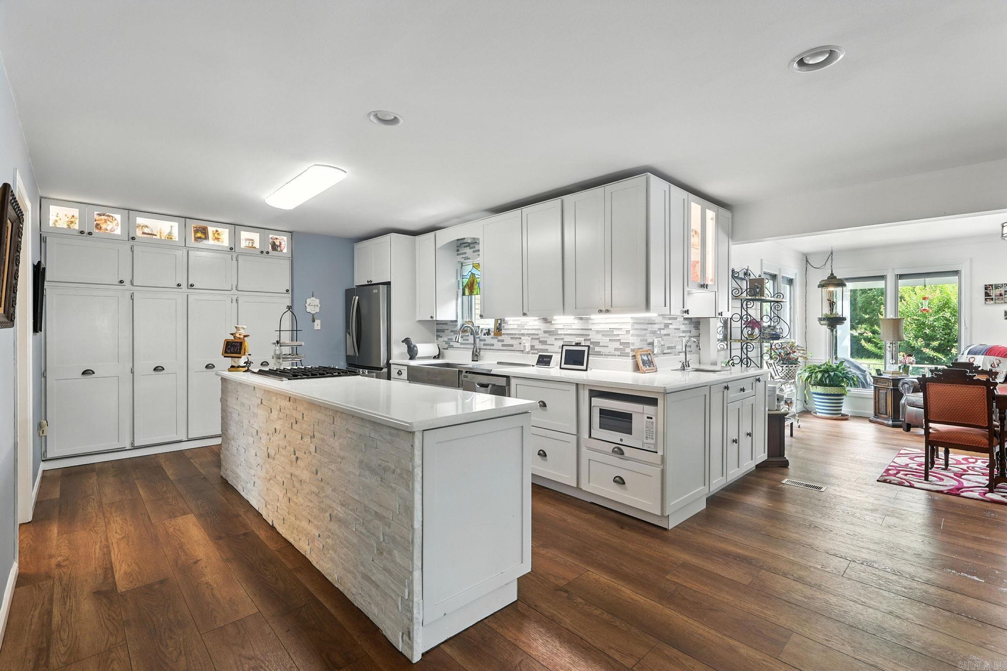 Little Rock, Arkansas, 72223, United States, 3 Bedrooms Bedrooms, ,3 BathroomsBathrooms,Residential,For Sale,1968786