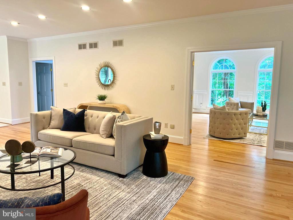 Great Falls, Virginia, 22066, United States, 5 Bedrooms Bedrooms, ,5 BathroomsBathrooms,Residential,For Sale,1900616
