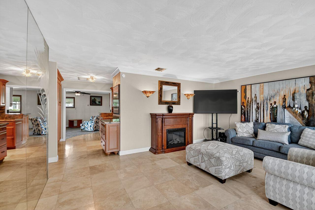 Palm Springs, Florida, 33461, United States, 3 Bedrooms Bedrooms, ,2 BathroomsBathrooms,Residential,For Sale,1901355