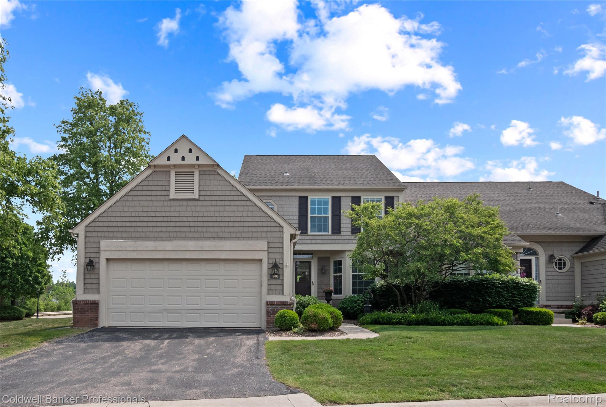 BloomfieldHills, Michigan, 48304, United States, 2 Bedrooms Bedrooms, ,4 BathroomsBathrooms,Residential,For Sale,1896256