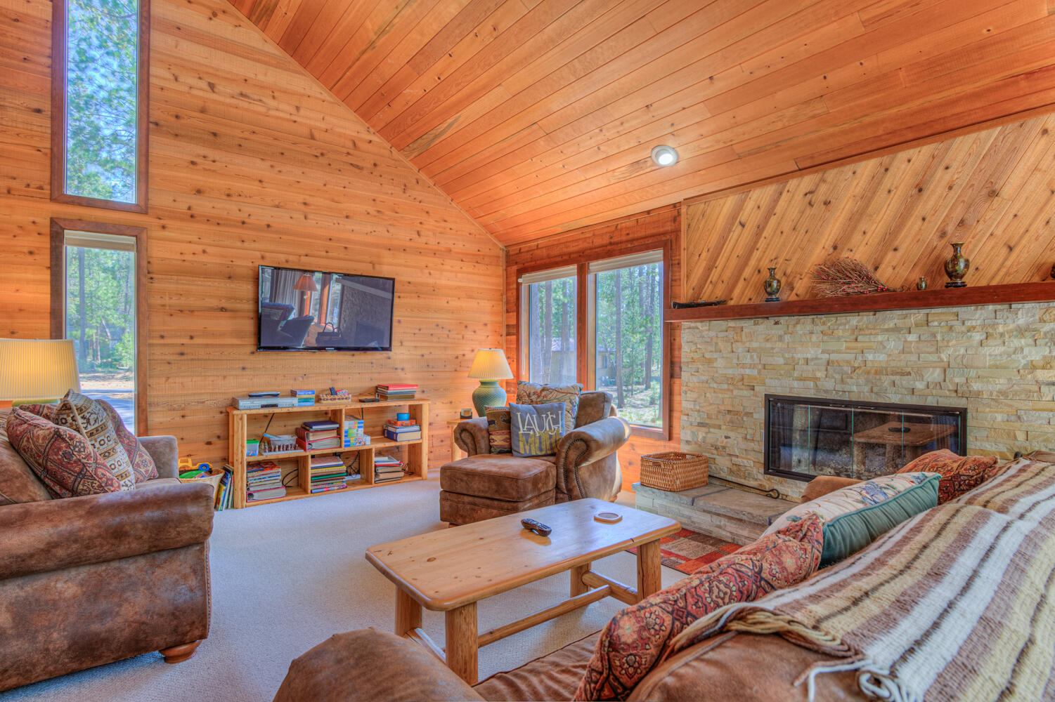 Sunriver, Oregon, 97707, United States, 3 Bedrooms Bedrooms, ,2 BathroomsBathrooms,Residential,For Sale,1978844