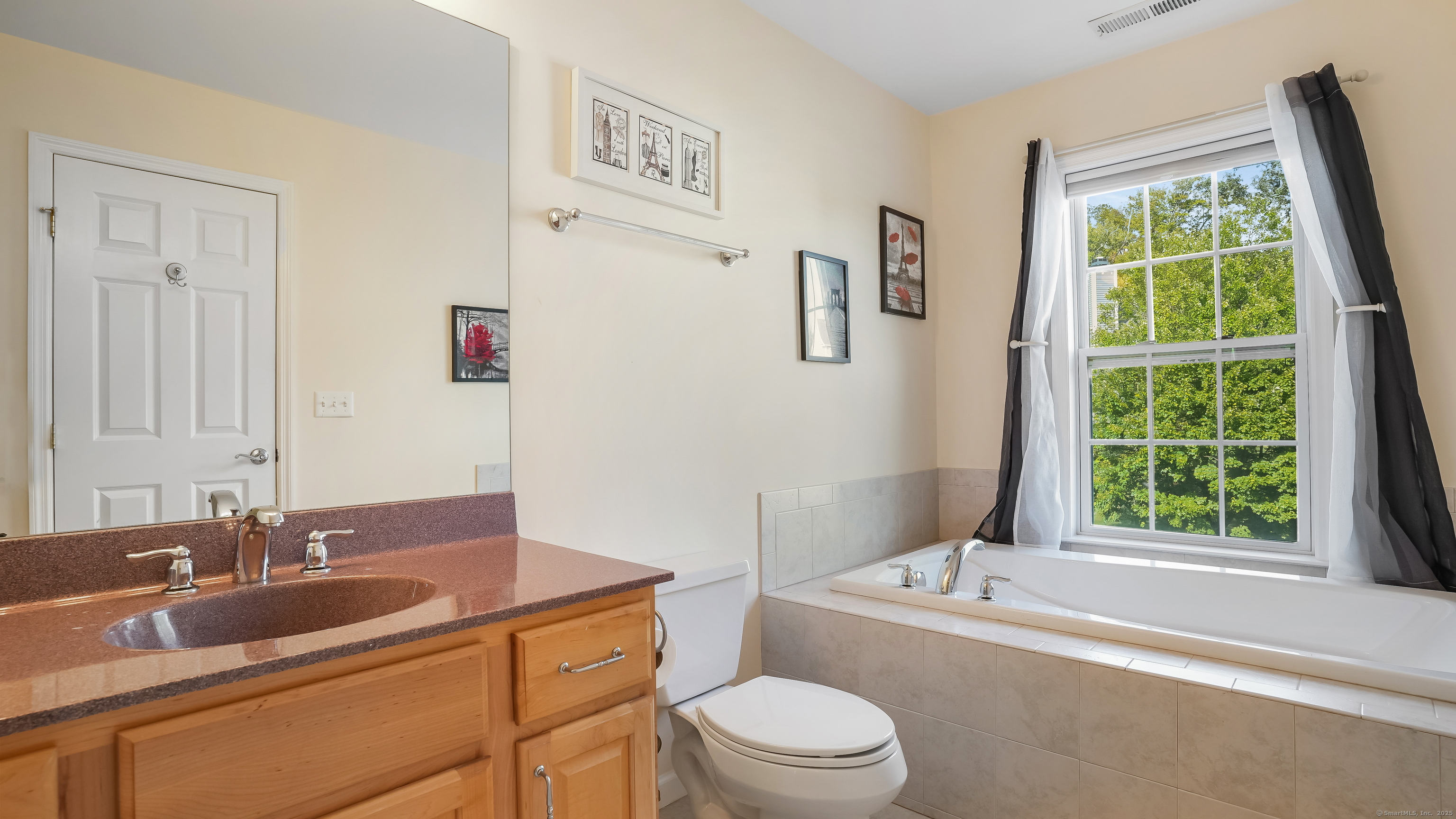 Danbury, Connecticut, 06810, United States, 2 Bedrooms Bedrooms, ,3 BathroomsBathrooms,Residential,For Sale,1925602
