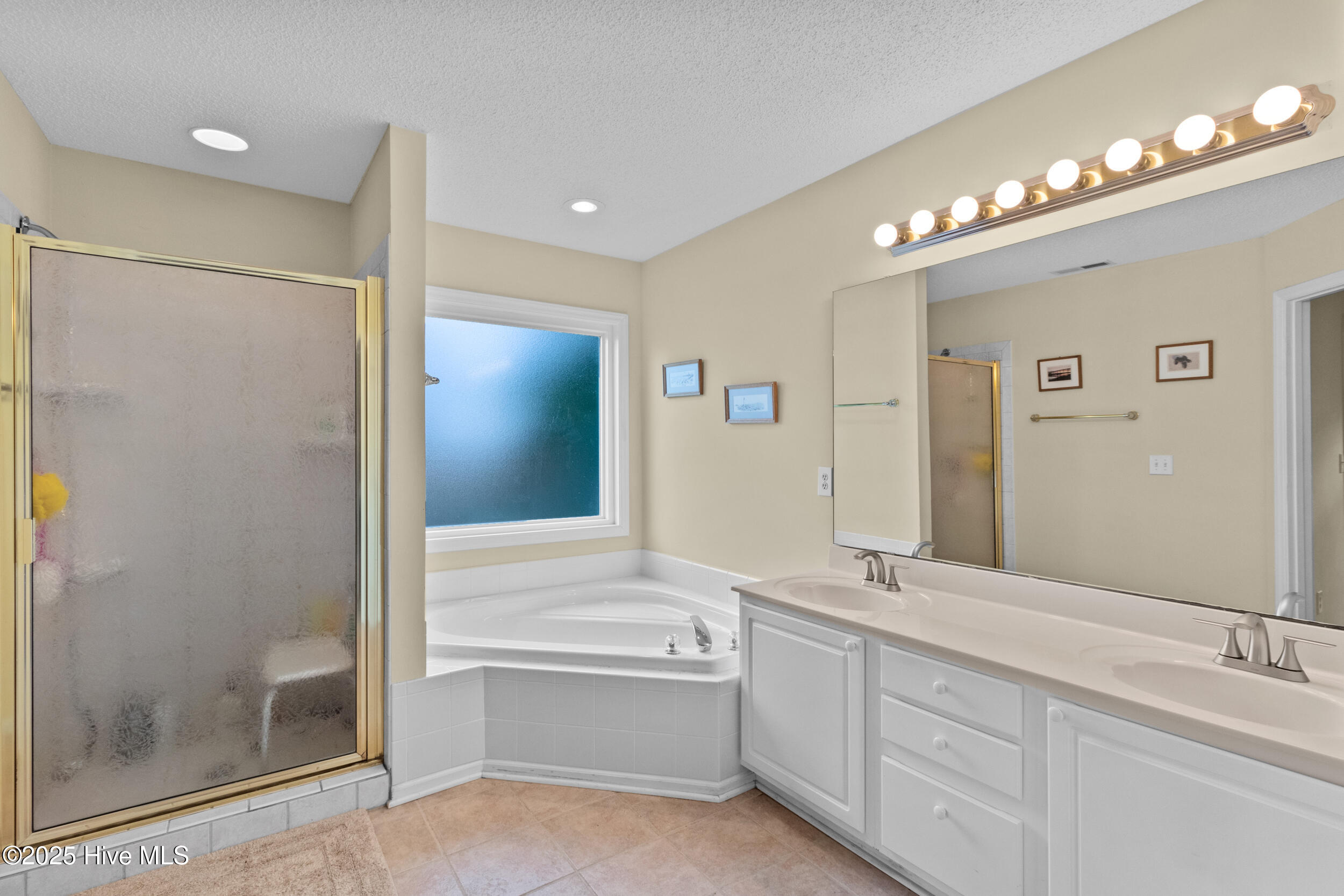 Carolina Beach, North Carolina, 28428, United States, 3 Bedrooms Bedrooms, ,2 BathroomsBathrooms,Residential,For Sale,1890740