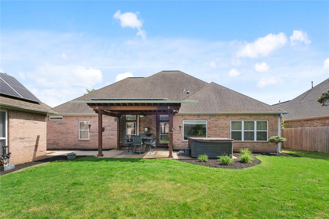 Rogers, Arkansas, 72758, United States, 4 Bedrooms Bedrooms, ,3 BathroomsBathrooms,Residential,For Sale,1821426