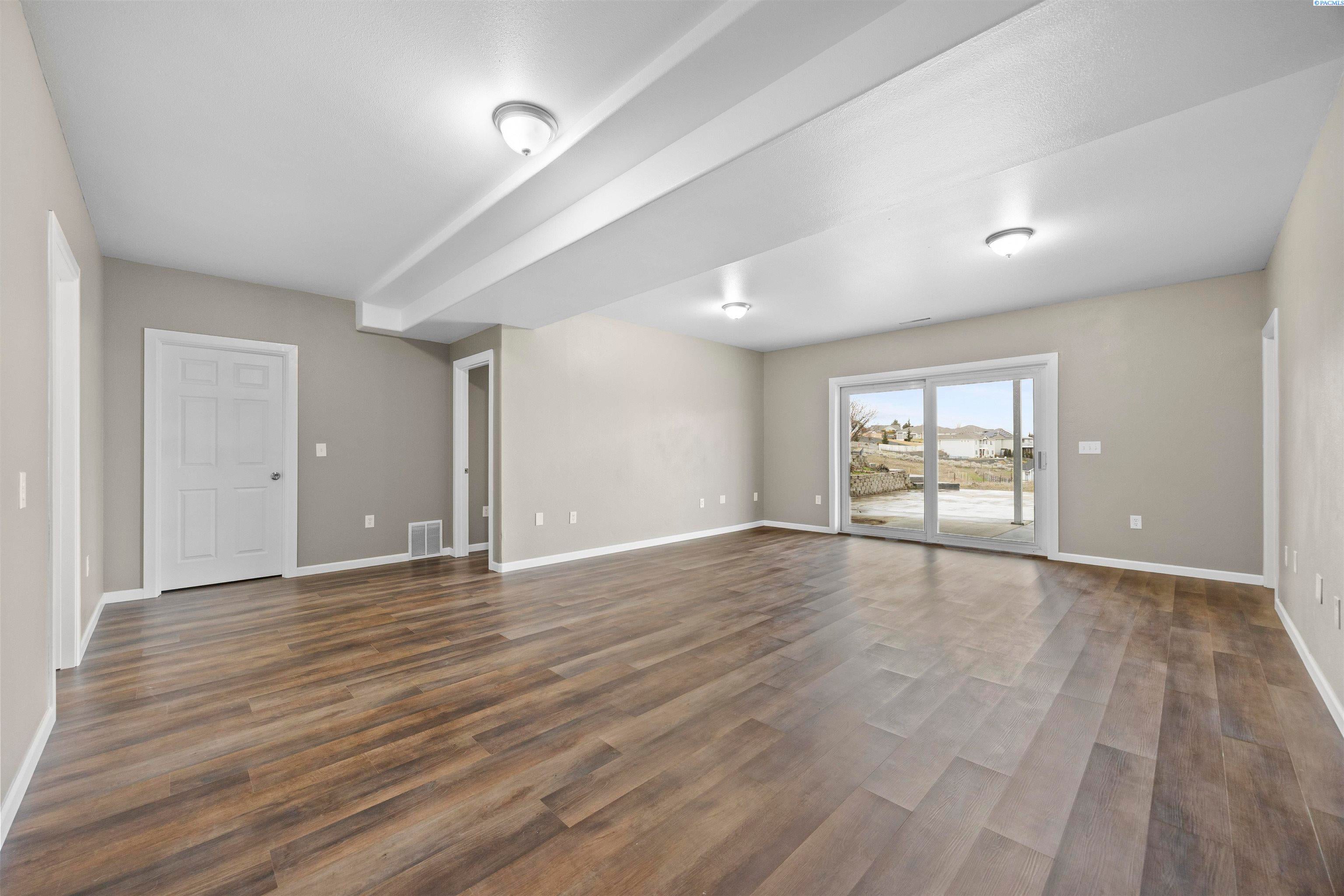 West Richland, Washington, 99353, United States, 5 Bedrooms Bedrooms, ,3 BathroomsBathrooms,Residential,For Sale,2020893