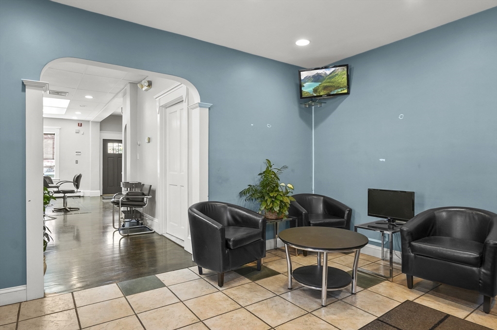 Waltham, Massachusetts, 02453, United States, 10 Bedrooms Bedrooms, ,5 BathroomsBathrooms,Residential,For Sale,1986333