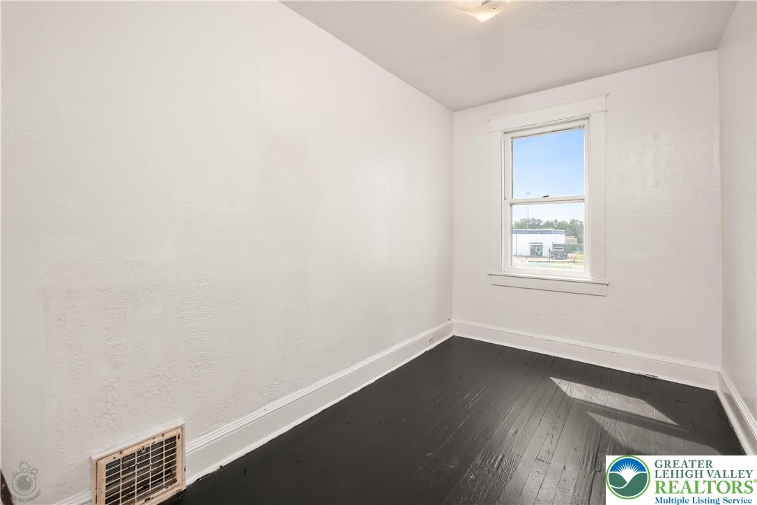 Palmer Twp, Pennsylvania, 18045, United States, 6 Bedrooms Bedrooms, ,2 BathroomsBathrooms,Residential,For Sale,1932812