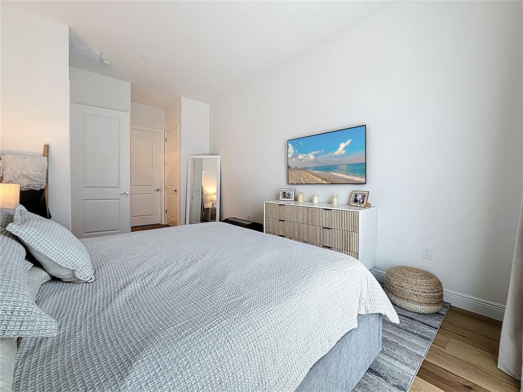 St Petersburg, Florida, 33701, United States, 2 Bedrooms Bedrooms, ,2 BathroomsBathrooms,Residential,For Sale,1889931