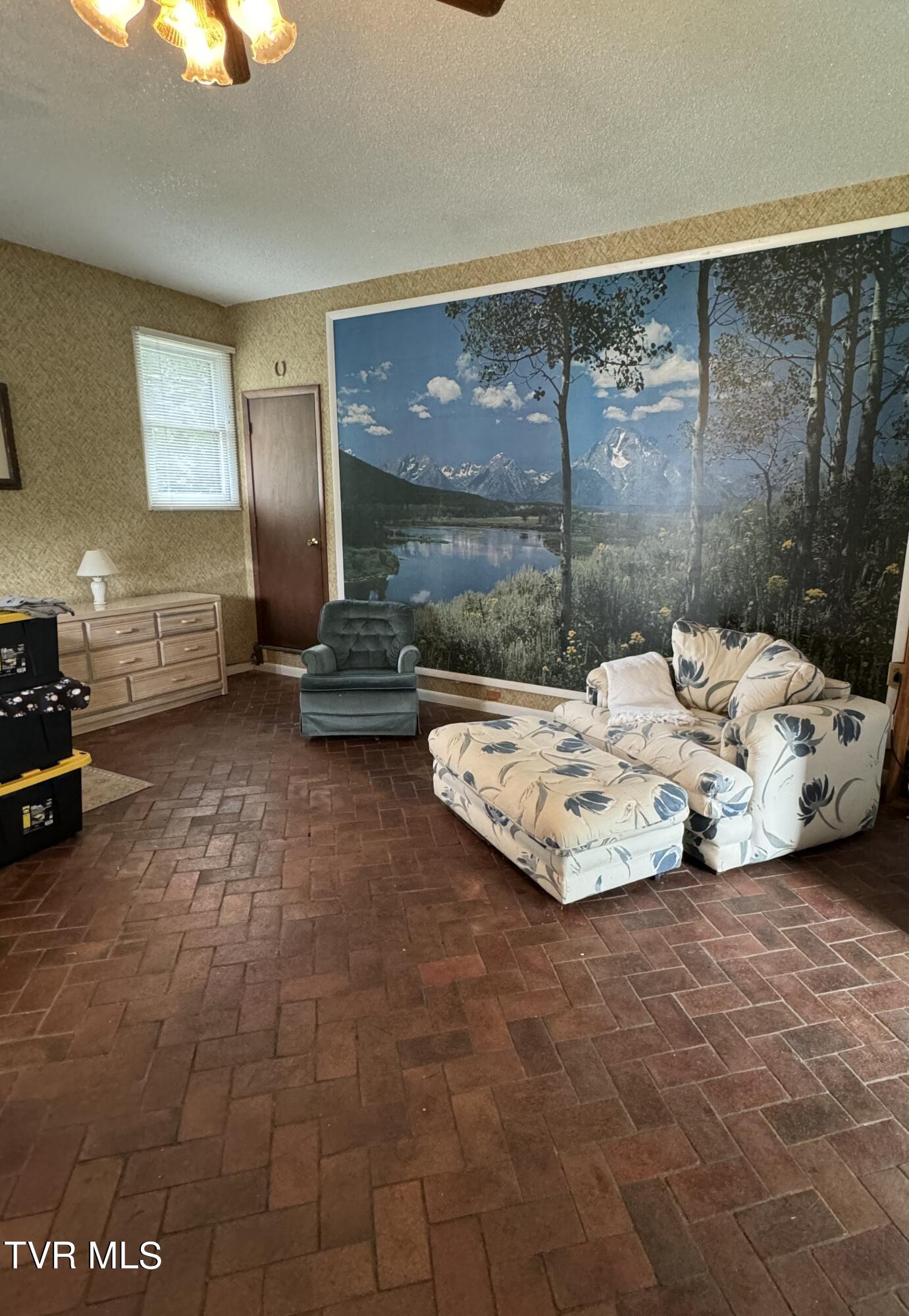 Jonesborough, Tennessee, 37659, United States, 3 Bedrooms Bedrooms, ,3 BathroomsBathrooms,Residential,For Sale,1888653