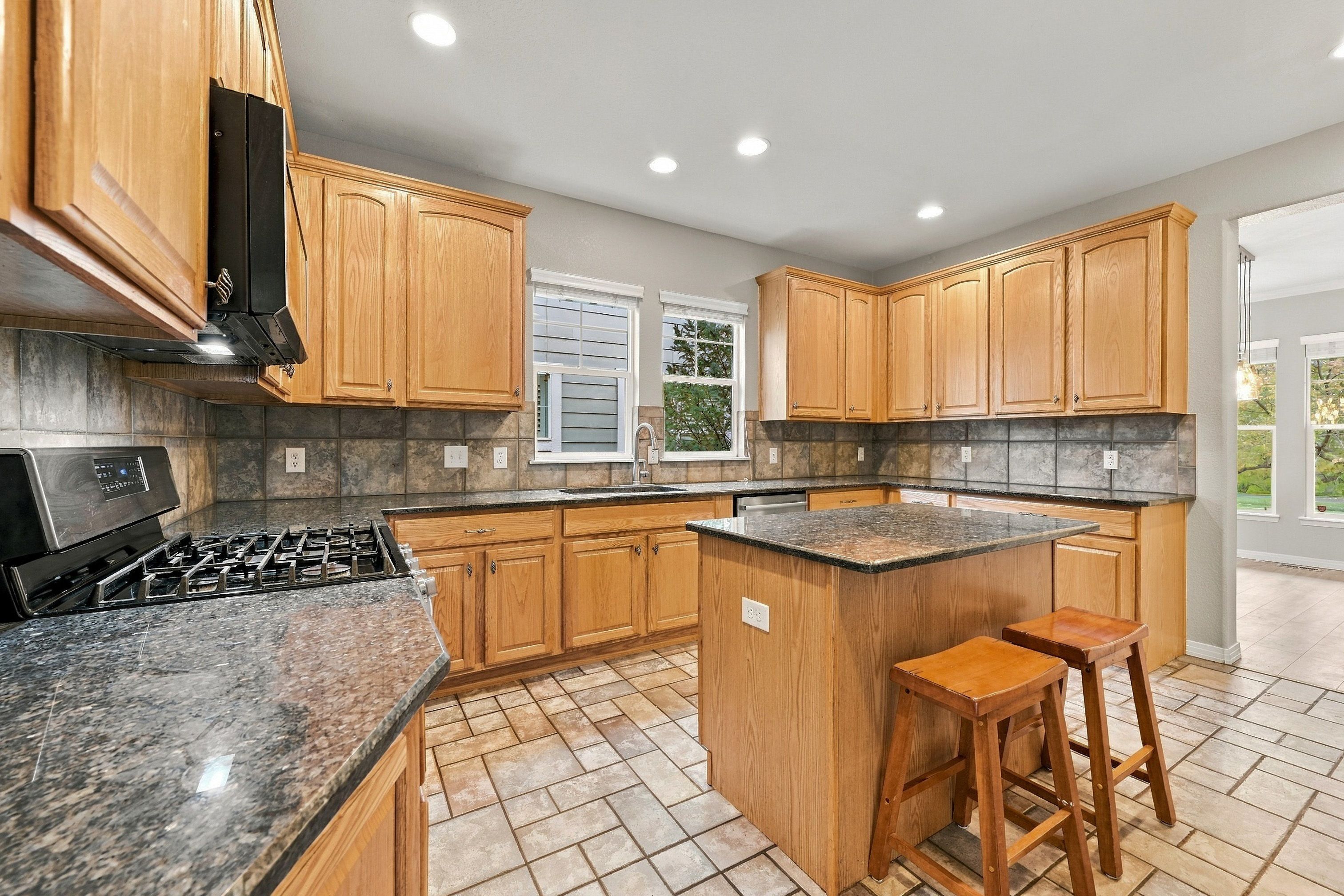  Beautifully updated and ideally located in desirable McKay Landing - 物件實景