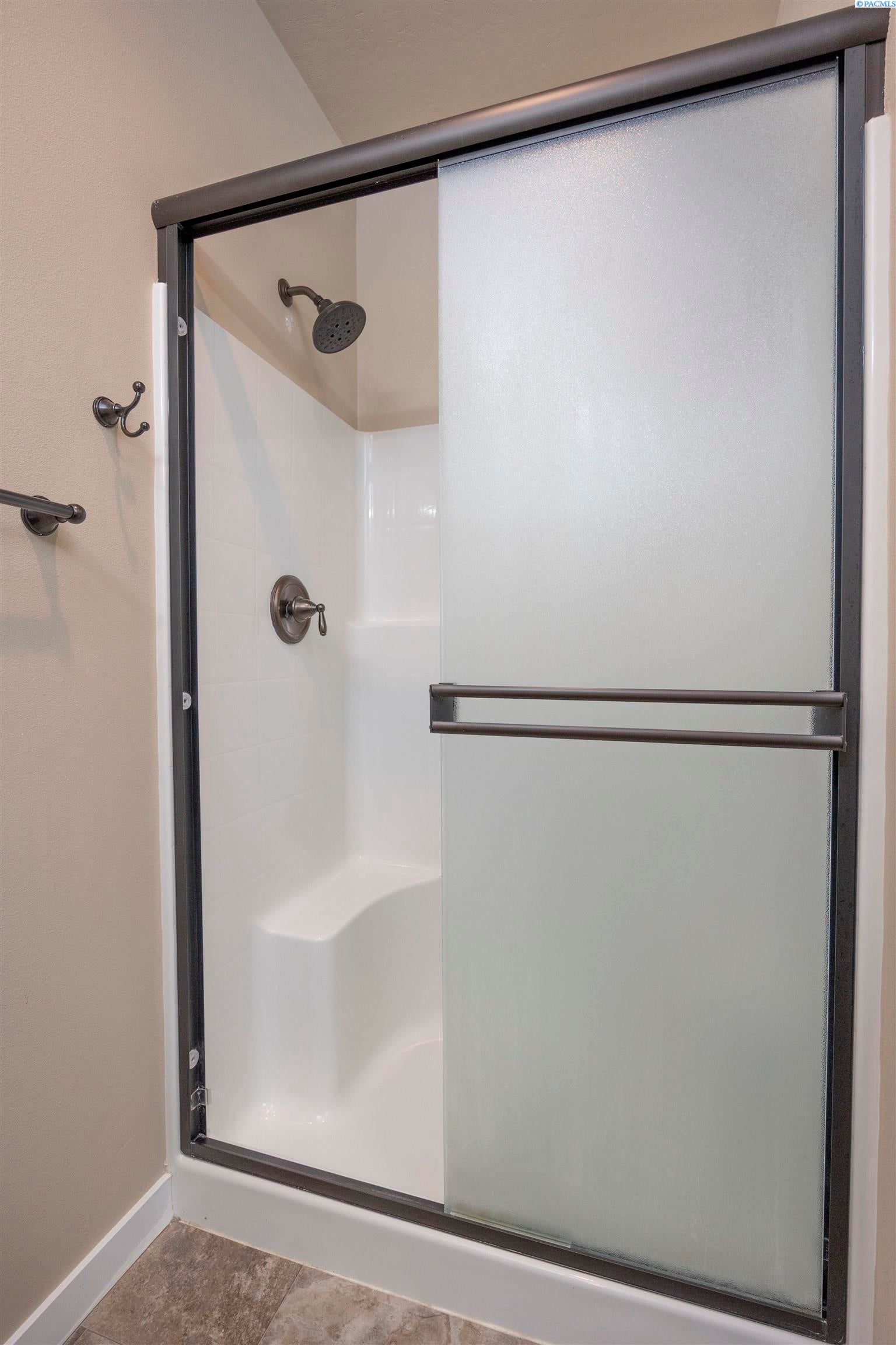 Richland, Washington, 99354, United States, 4 Bedrooms Bedrooms, ,2 BathroomsBathrooms,Residential,For Sale,1981537