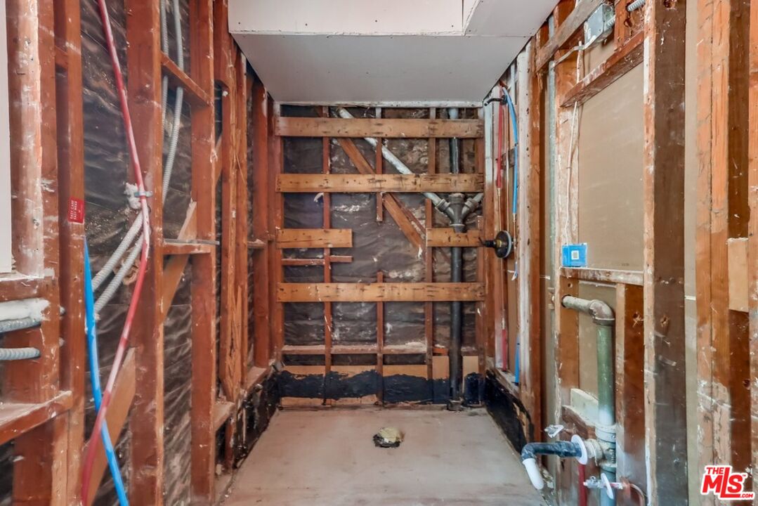 Los Angeles, California, 90046, United States, 3 Bedrooms Bedrooms, ,2 BathroomsBathrooms,Residential,For Sale,1908344
