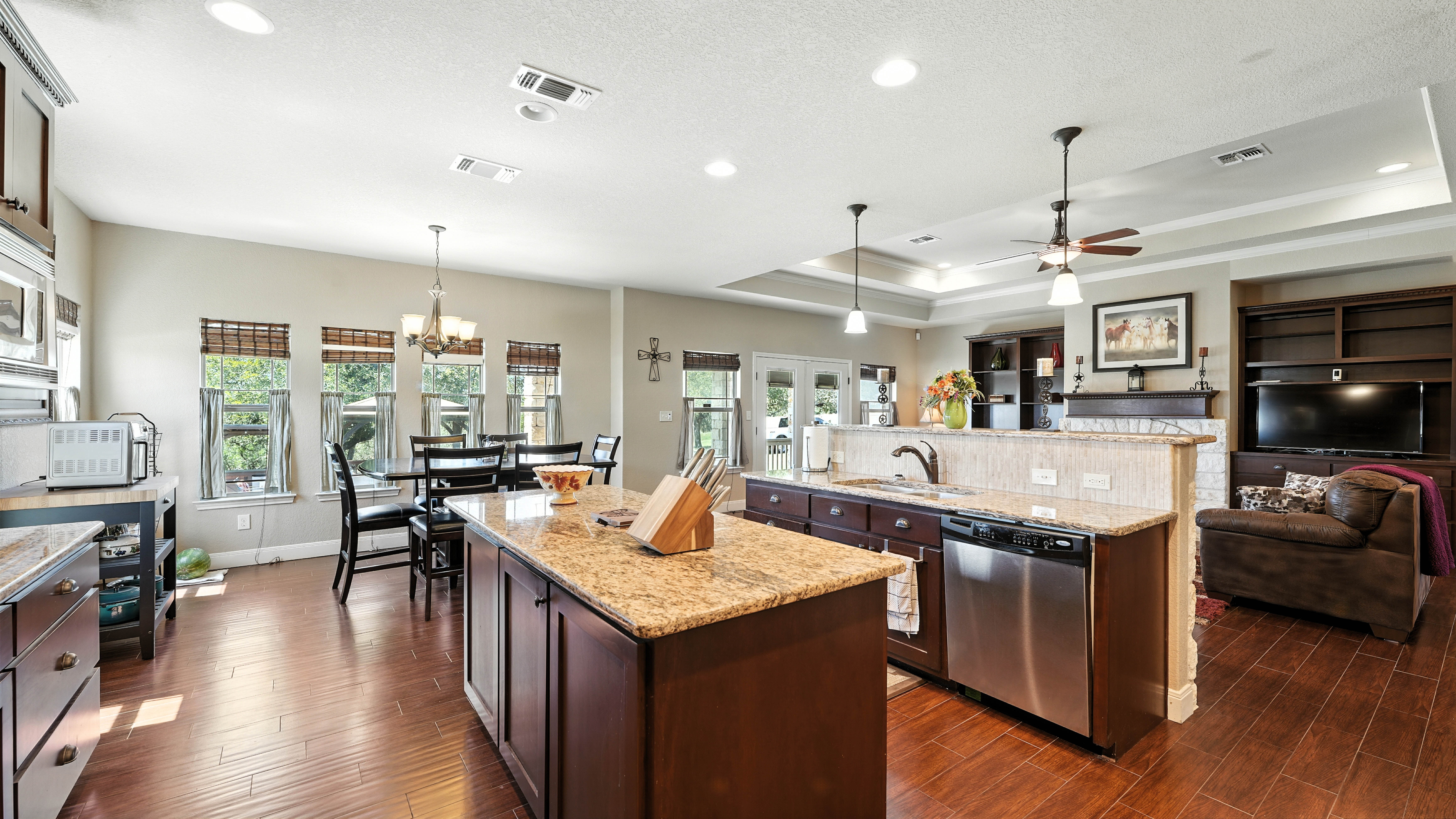 Floresville, Texas, 78114, United States, 3 Bedrooms Bedrooms, ,2 BathroomsBathrooms,Residential,For Sale,1978847