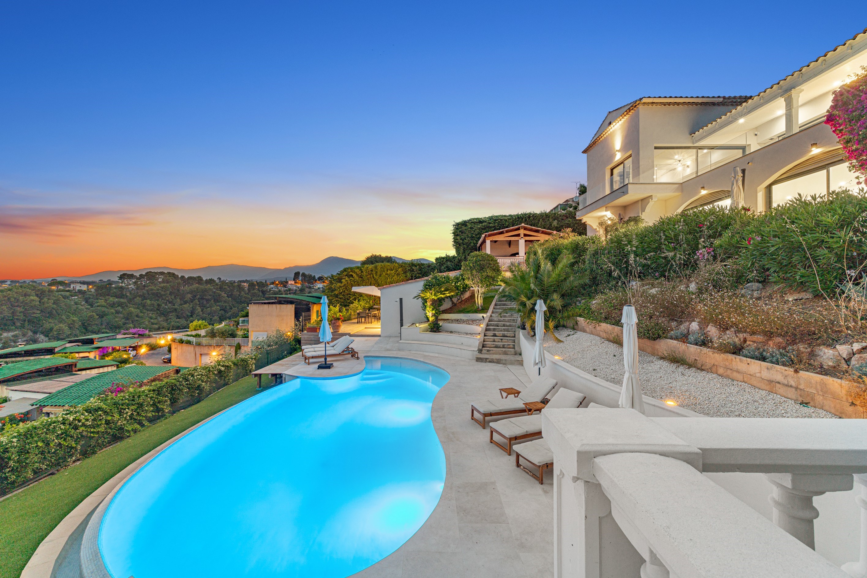  Luxury sea view villa for sale in Cagnes-sur-Mer with guest house - 物件實景