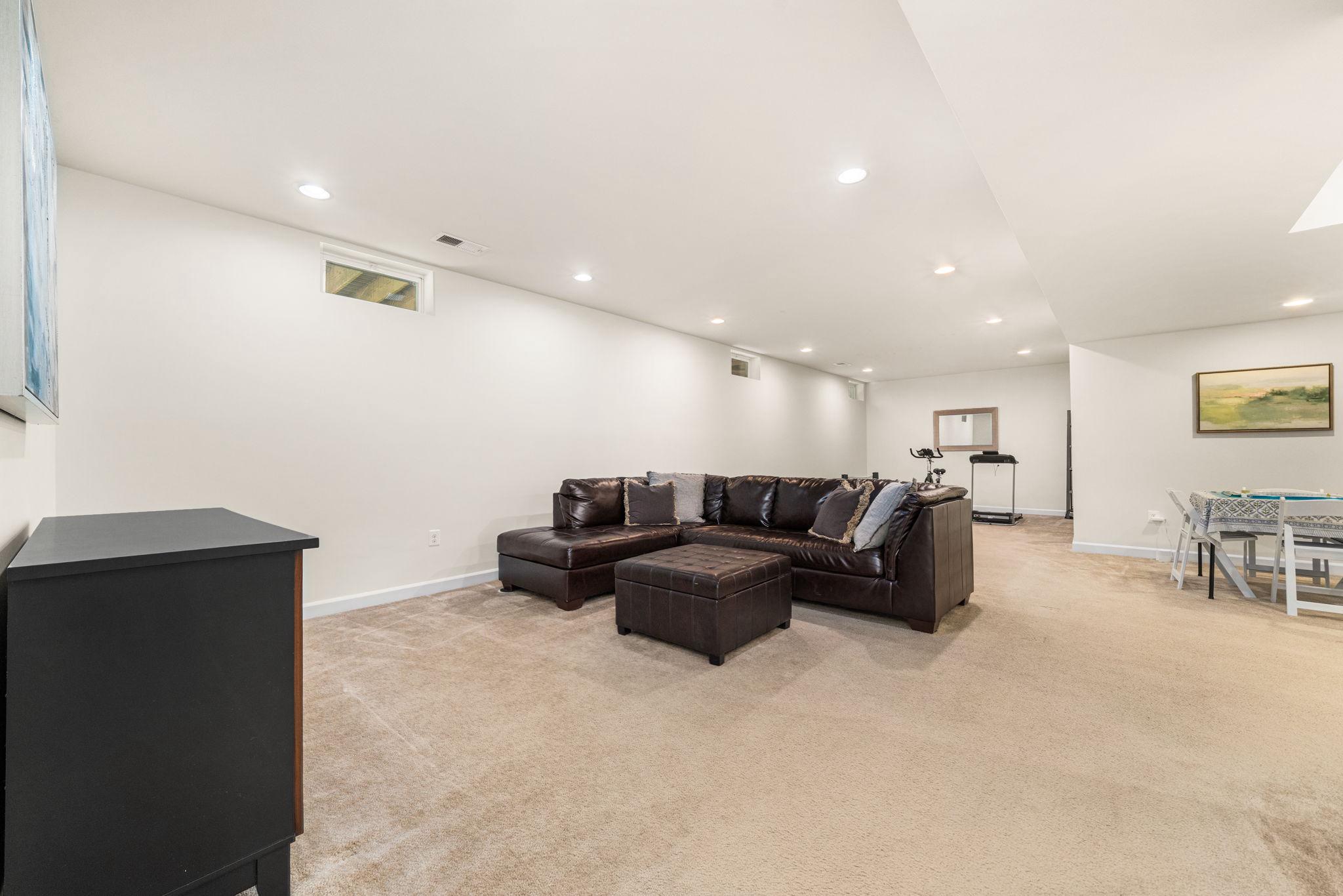  1385 Bishop Crest Court, Alexandria, VA, 22308 - 物件實景