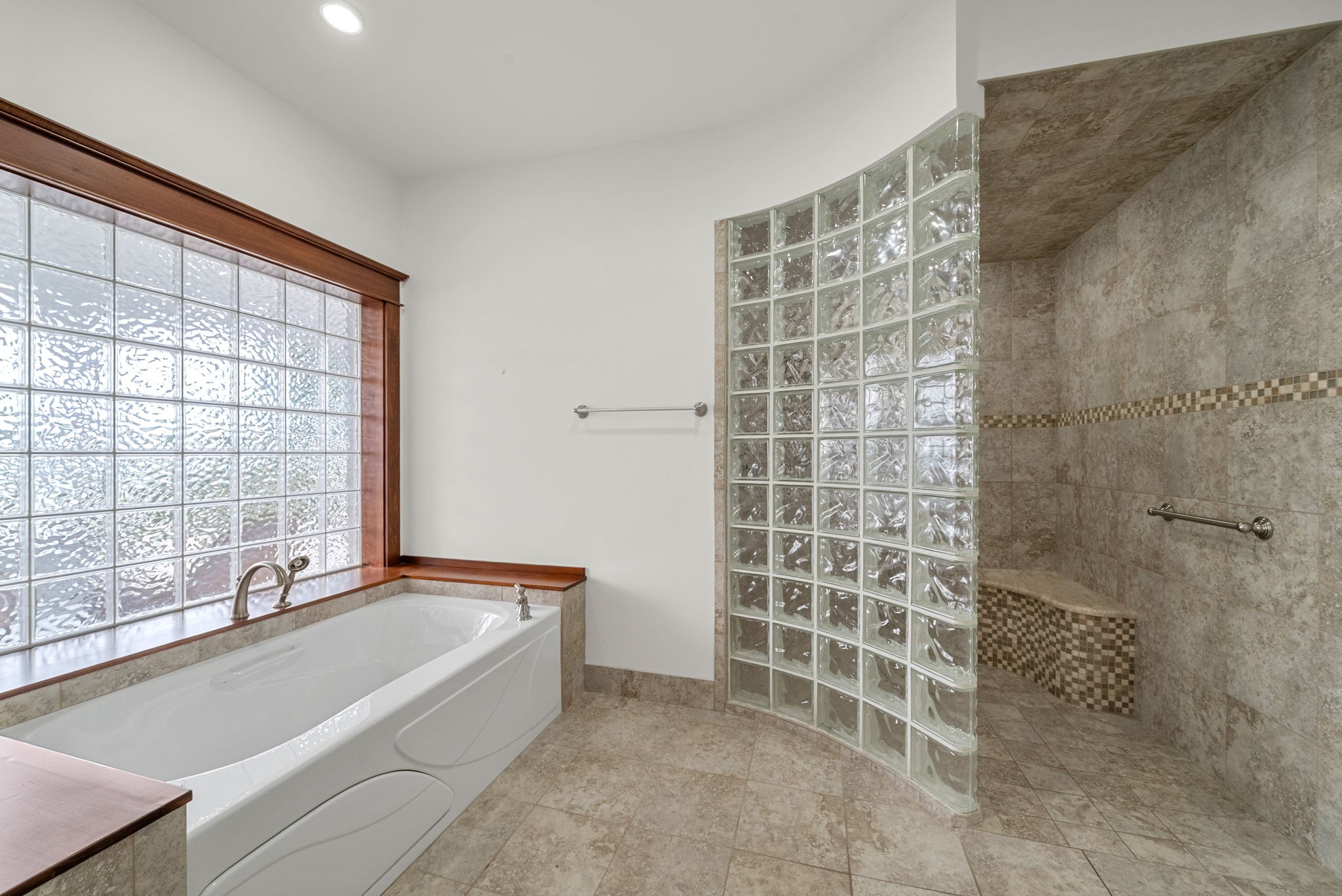 Clarksville, Tennessee, 37040, United States, 4 Bedrooms Bedrooms, ,4 BathroomsBathrooms,Residential,For Sale,1981354