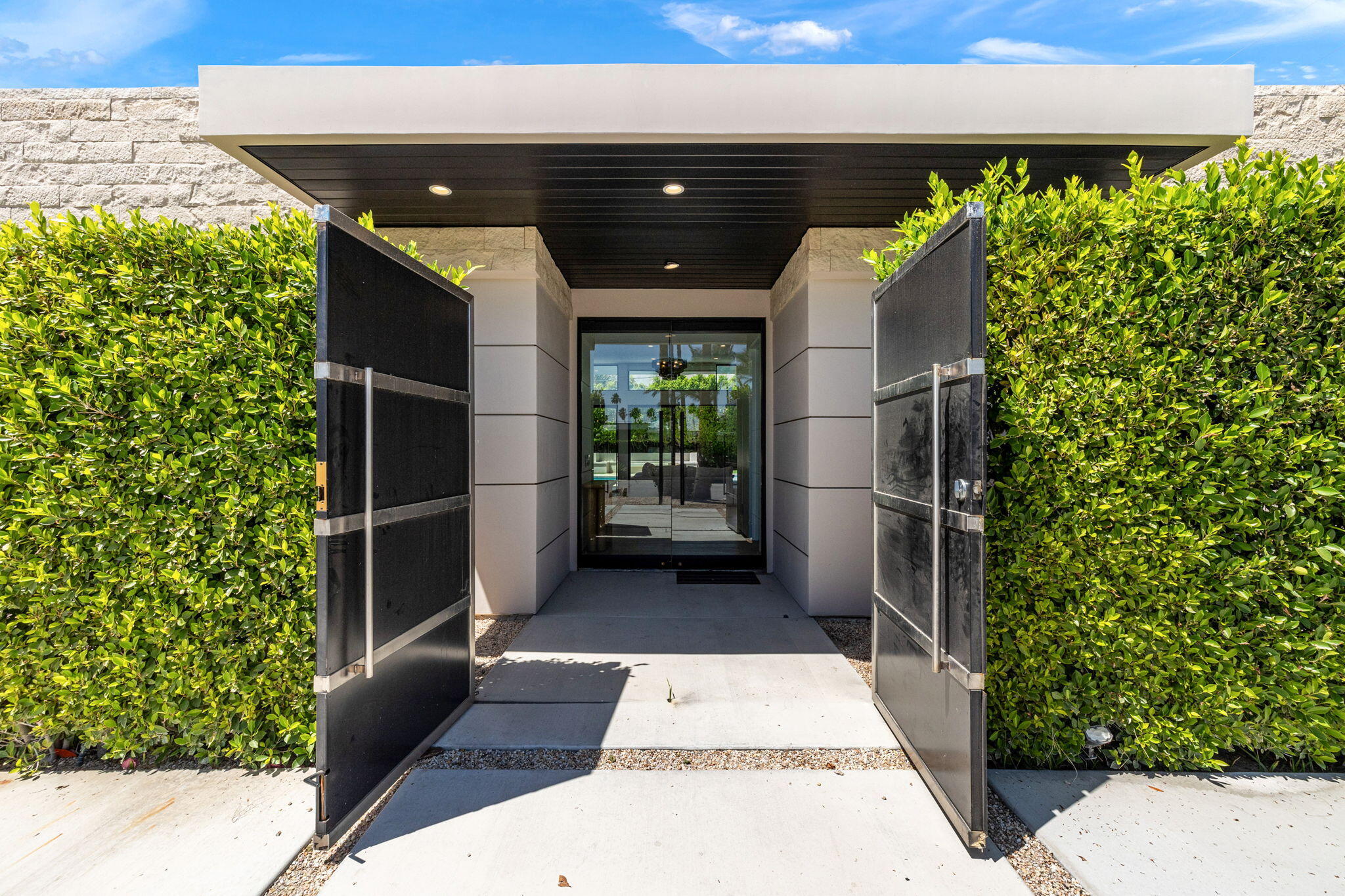 Palm Springs, California, 92262, United States, 5 Bedrooms Bedrooms, ,4 BathroomsBathrooms,Residential,For Sale,1805387