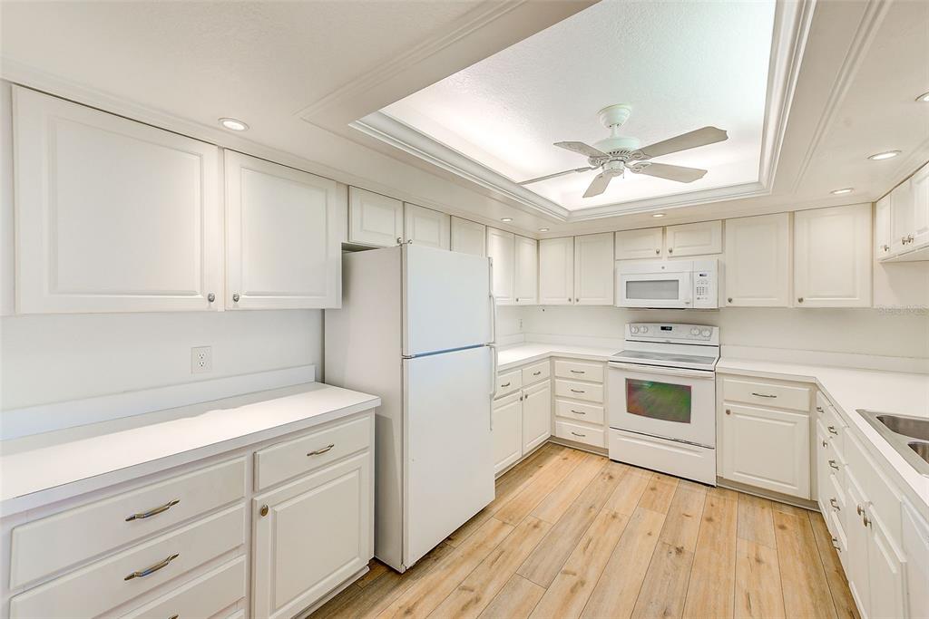 736 Island Way Unit 404, Clearwater Beach, Florida, 33767, United States, 2 Bedrooms Bedrooms, ,2 BathroomsBathrooms,Residential,For Sale,736 Island Way Unit 404,1542121