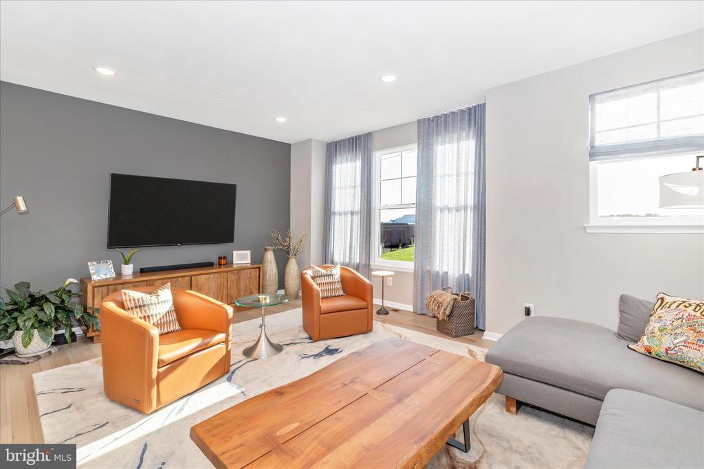 Frederick, Maryland, 21701, United States, 4 Bedrooms Bedrooms, ,4 BathroomsBathrooms,Residential,For Sale,2005194