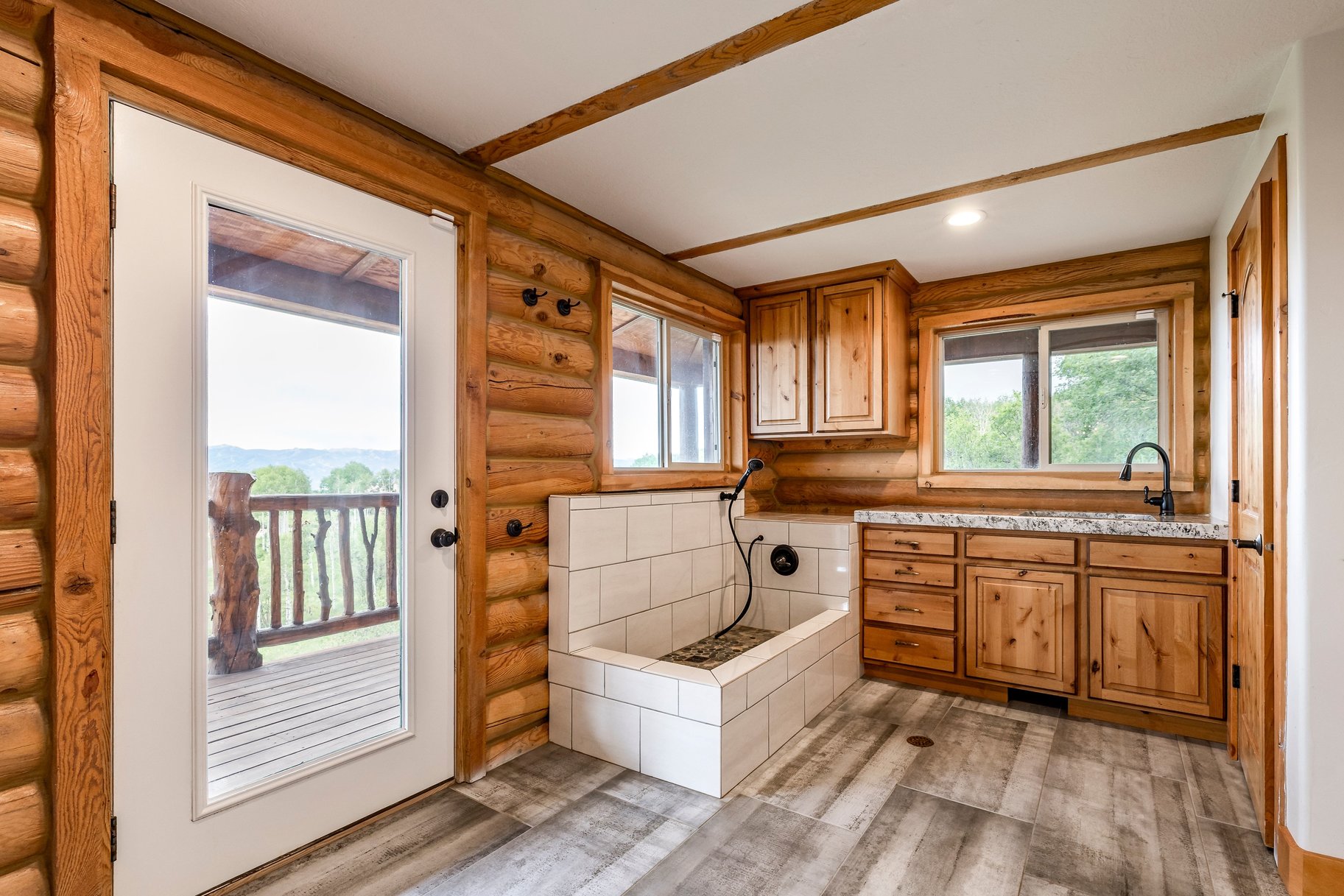  Large Cabin on 1.1 Acres with Scenic Mountain Views - 物件實景