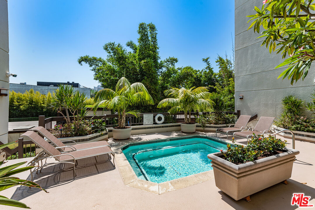 West Hollywood, California, 90069, United States, 2 Bedrooms Bedrooms, ,3 BathroomsBathrooms,Residential,For Sale,1898425