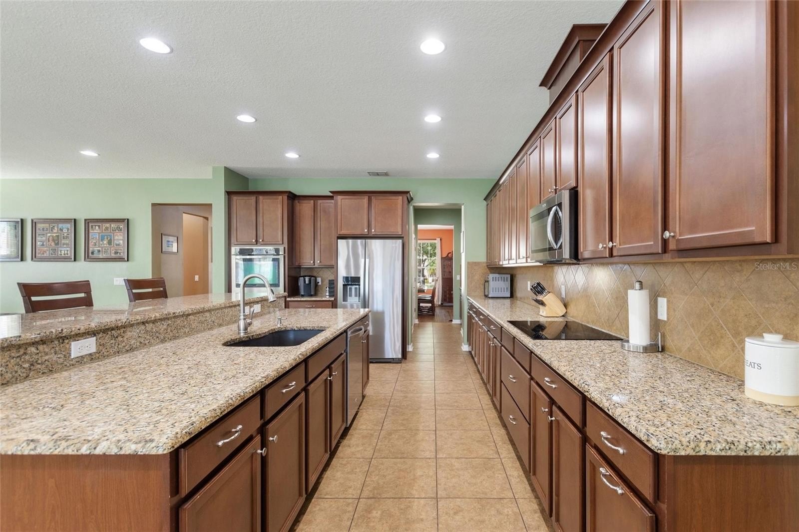 AUBURNDALE, Florida, 33823, United States, 5 Bedrooms Bedrooms, ,5 BathroomsBathrooms,Residential,For Sale,1986097