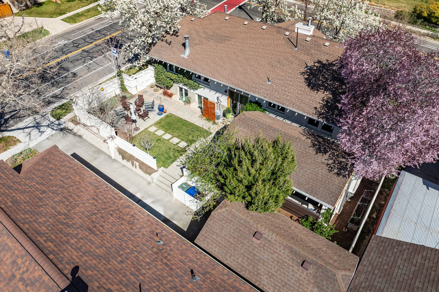  Timeless Bungalow with Enjoyable Outdoor Living - 物件實景