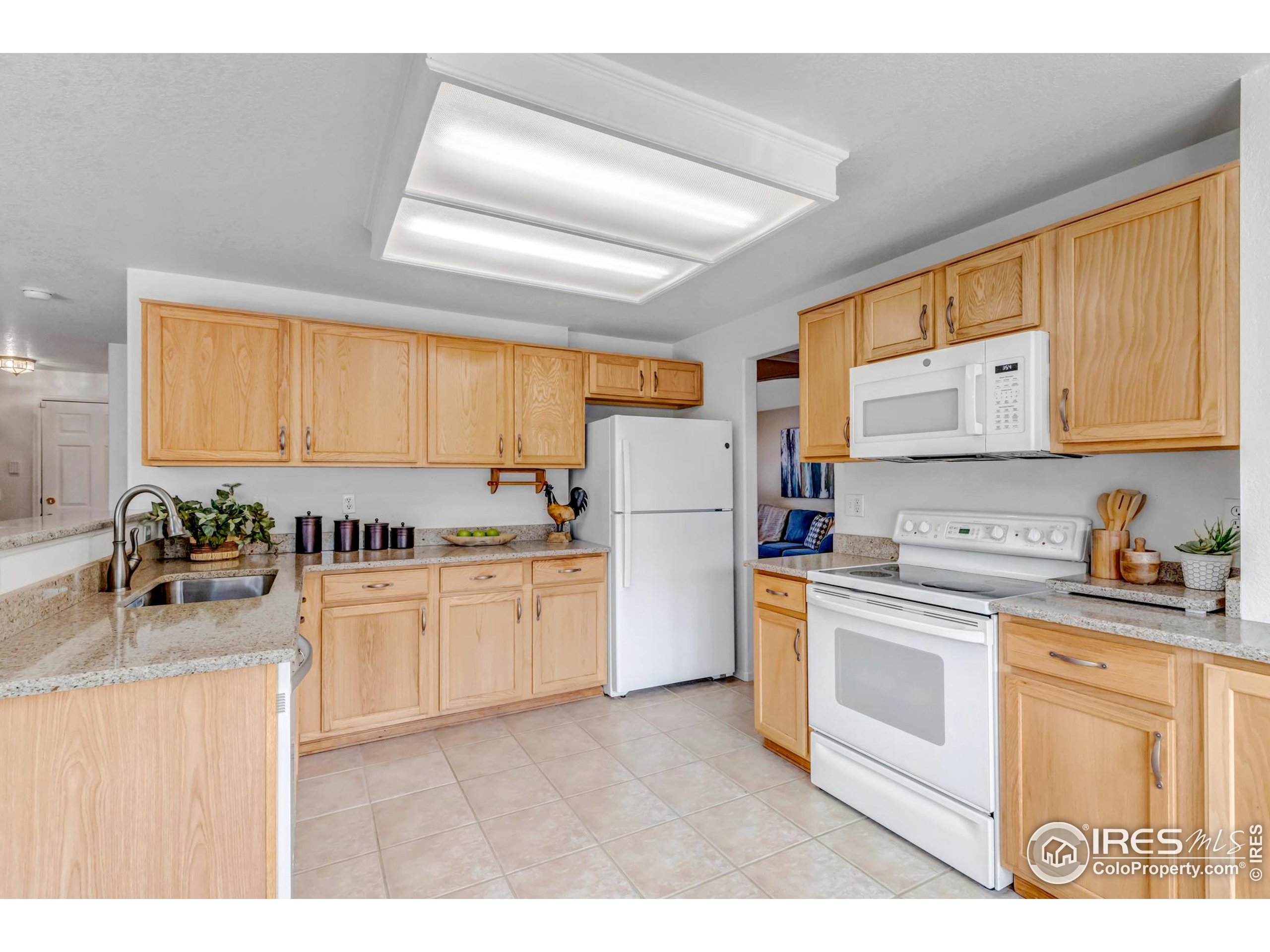 Longmont, Colorado, 80504, United States, 4 Bedrooms Bedrooms, ,3 BathroomsBathrooms,Residential,For Sale,1895647
