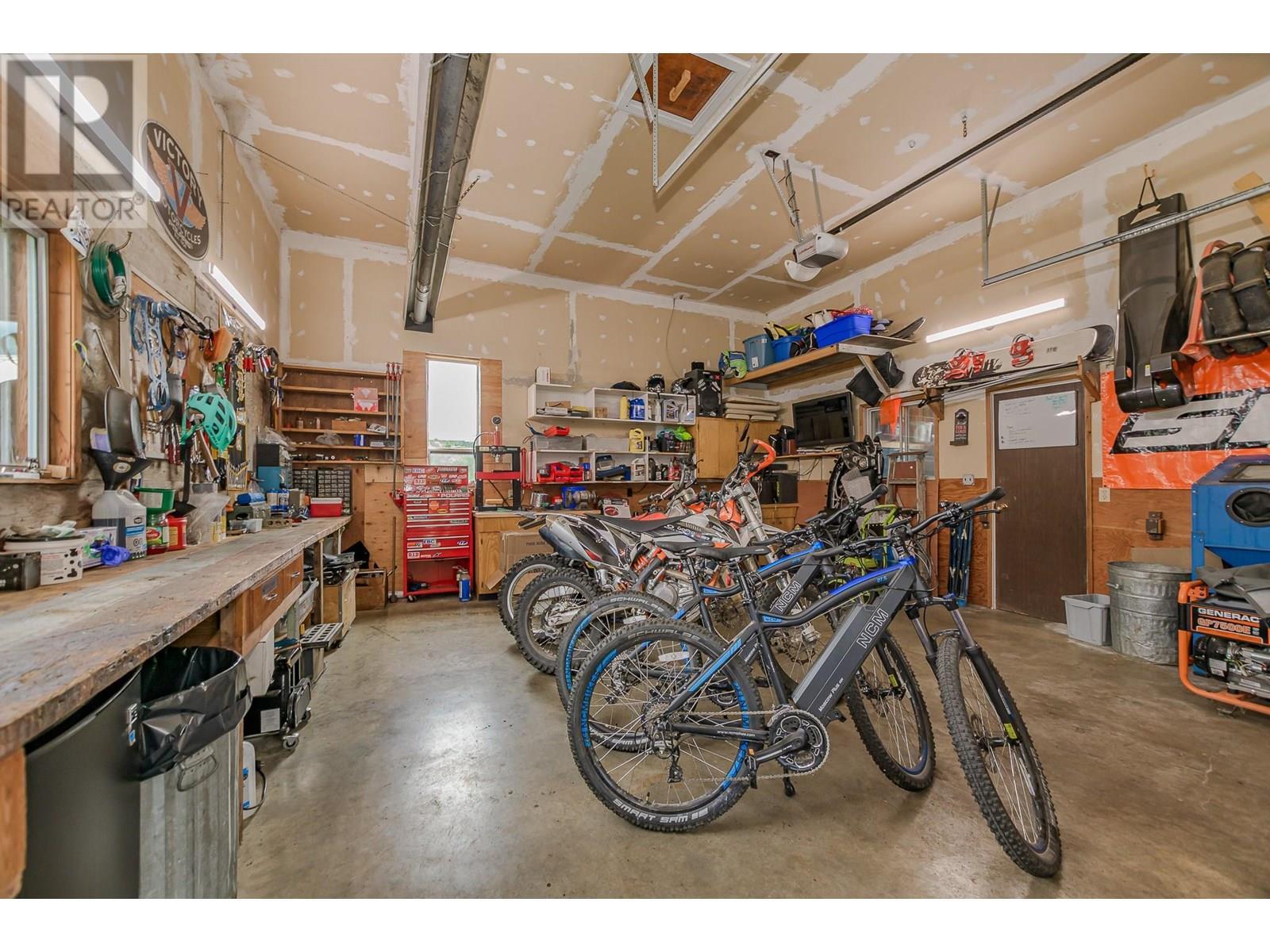 SICAMOUS, British Columbia, V0E 2V4, CA, 3 Bedrooms Bedrooms, ,2 BathroomsBathrooms,Residential,For Sale,1903862
