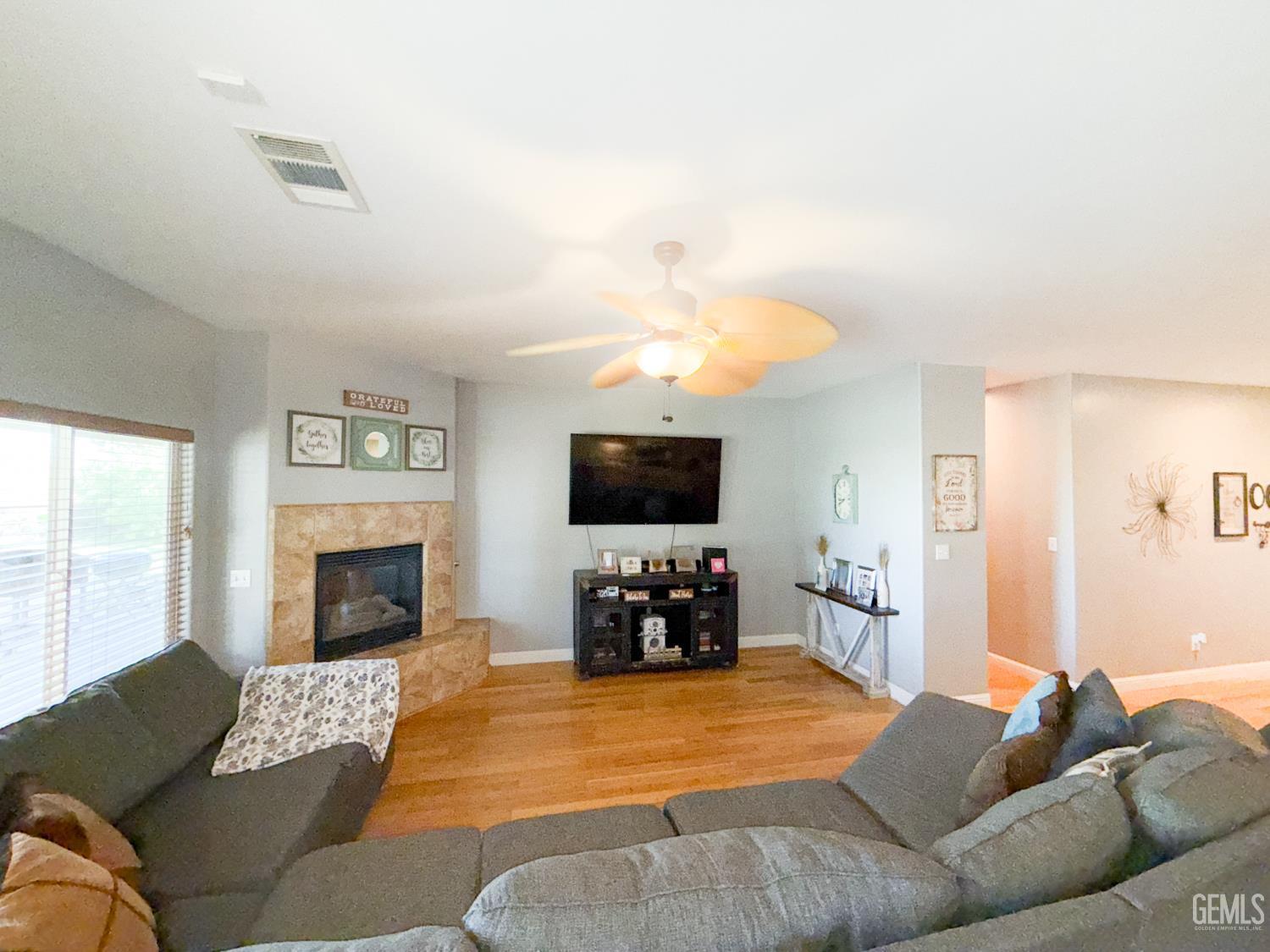 Bakersfield, California, 93314, United States, 3 Bedrooms Bedrooms, ,2 BathroomsBathrooms,Residential,For Sale,1966824