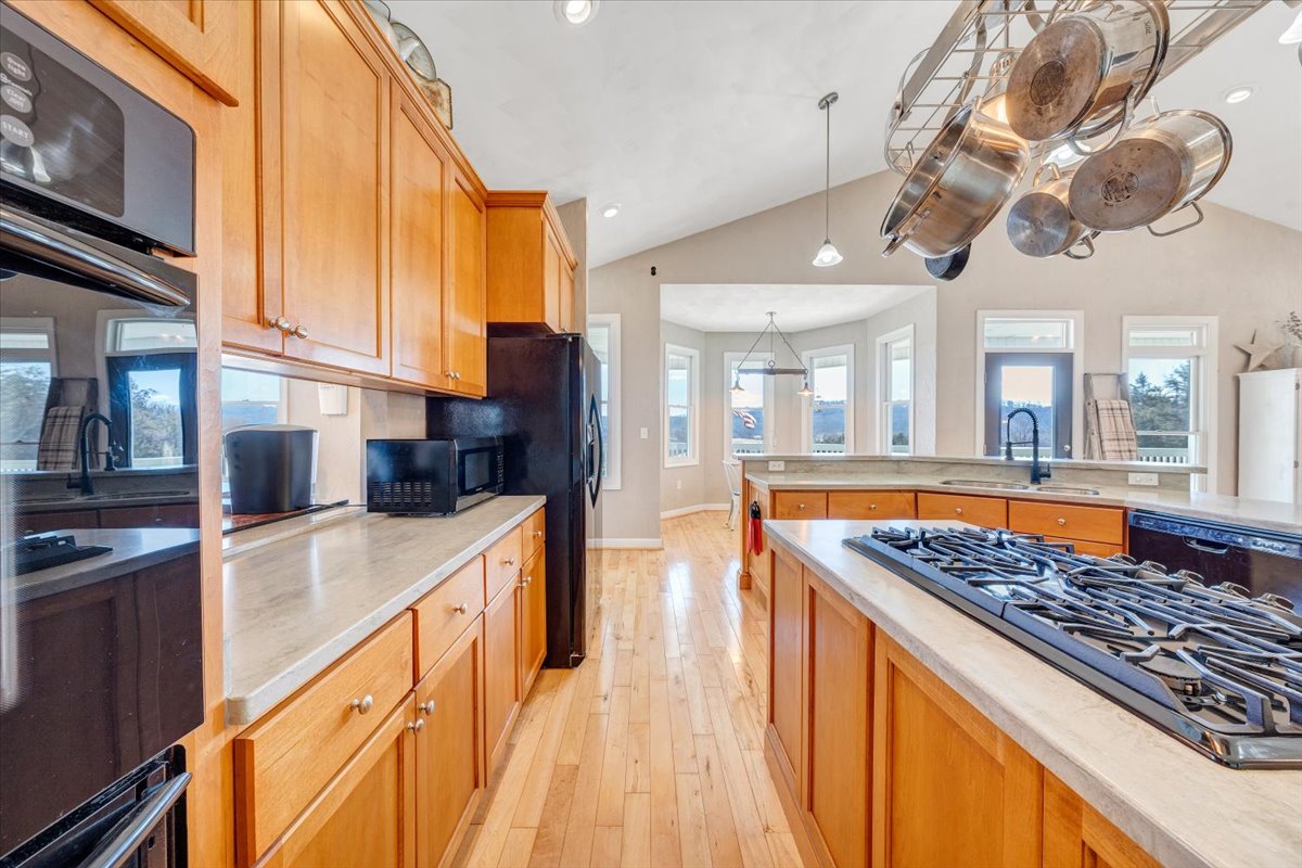 Buchanan, Virginia, 24066, United States, 5 Bedrooms Bedrooms, ,4 BathroomsBathrooms,Residential,For Sale,1900741