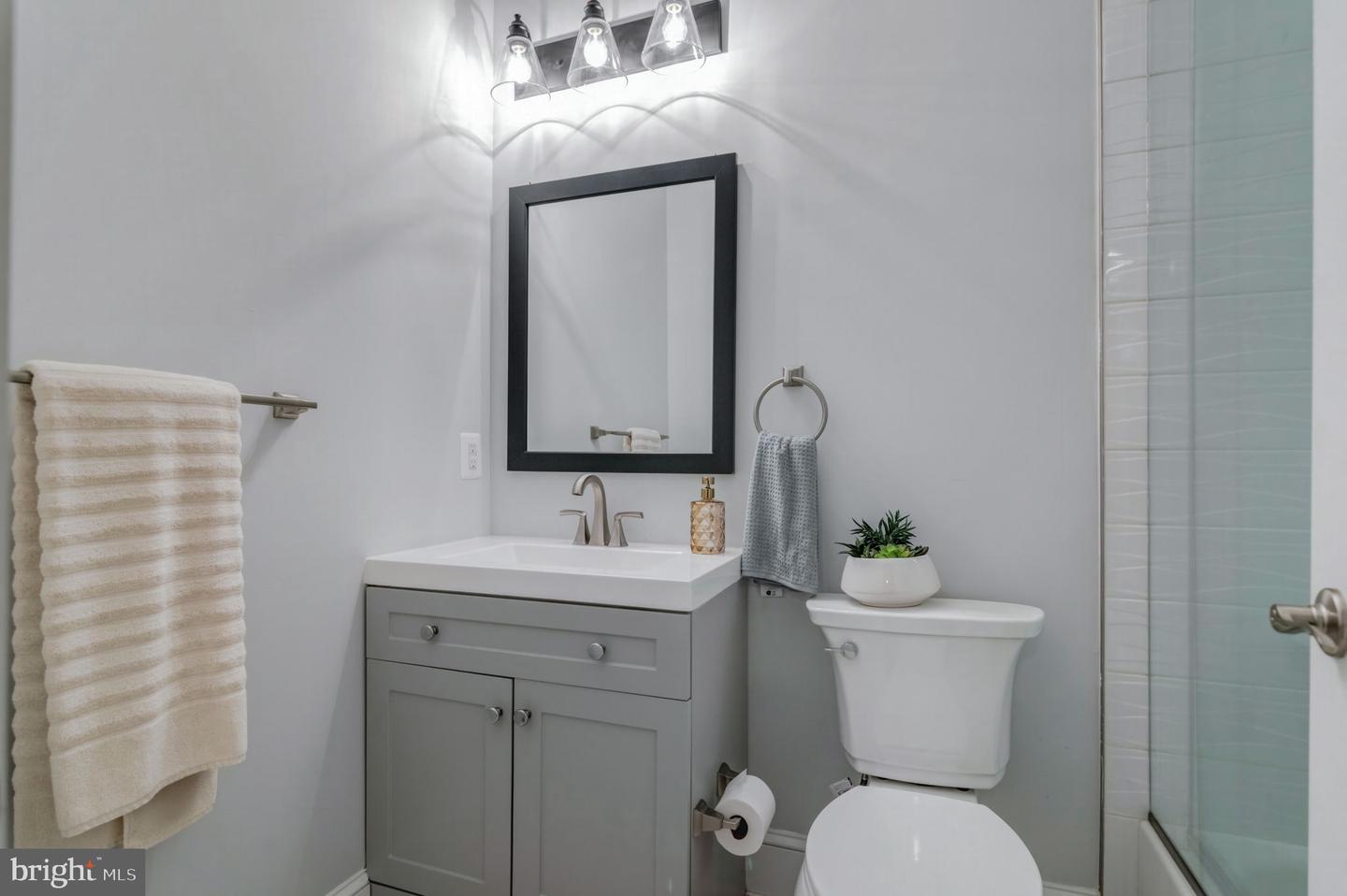 Fairfax, Virginia, 22030, United States, 6 Bedrooms Bedrooms, ,7 BathroomsBathrooms,Residential,For Sale,1997396