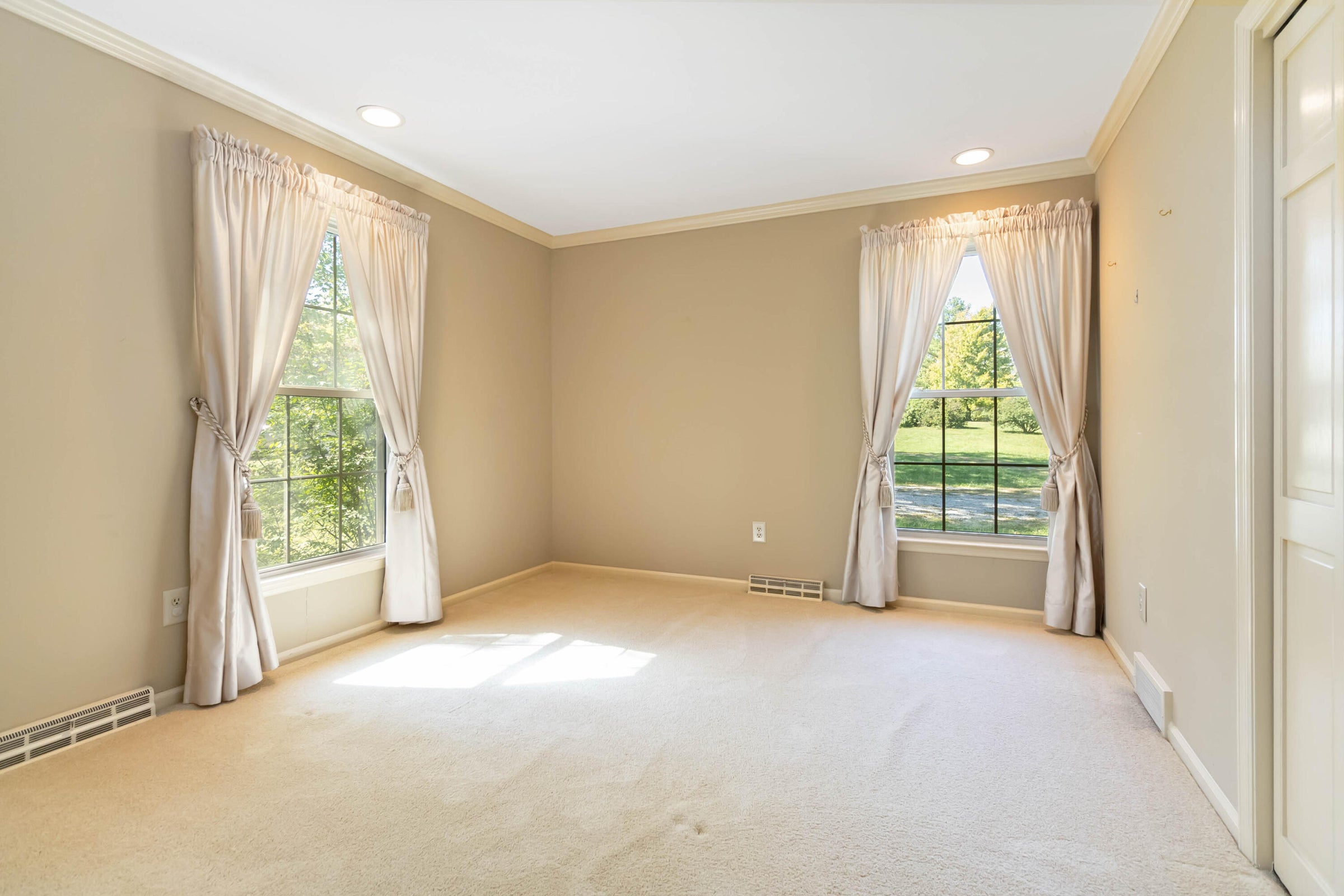 Richmond, Kentucky, 40475, United States, 4 Bedrooms Bedrooms, ,3 BathroomsBathrooms,Residential,For Sale,2006123