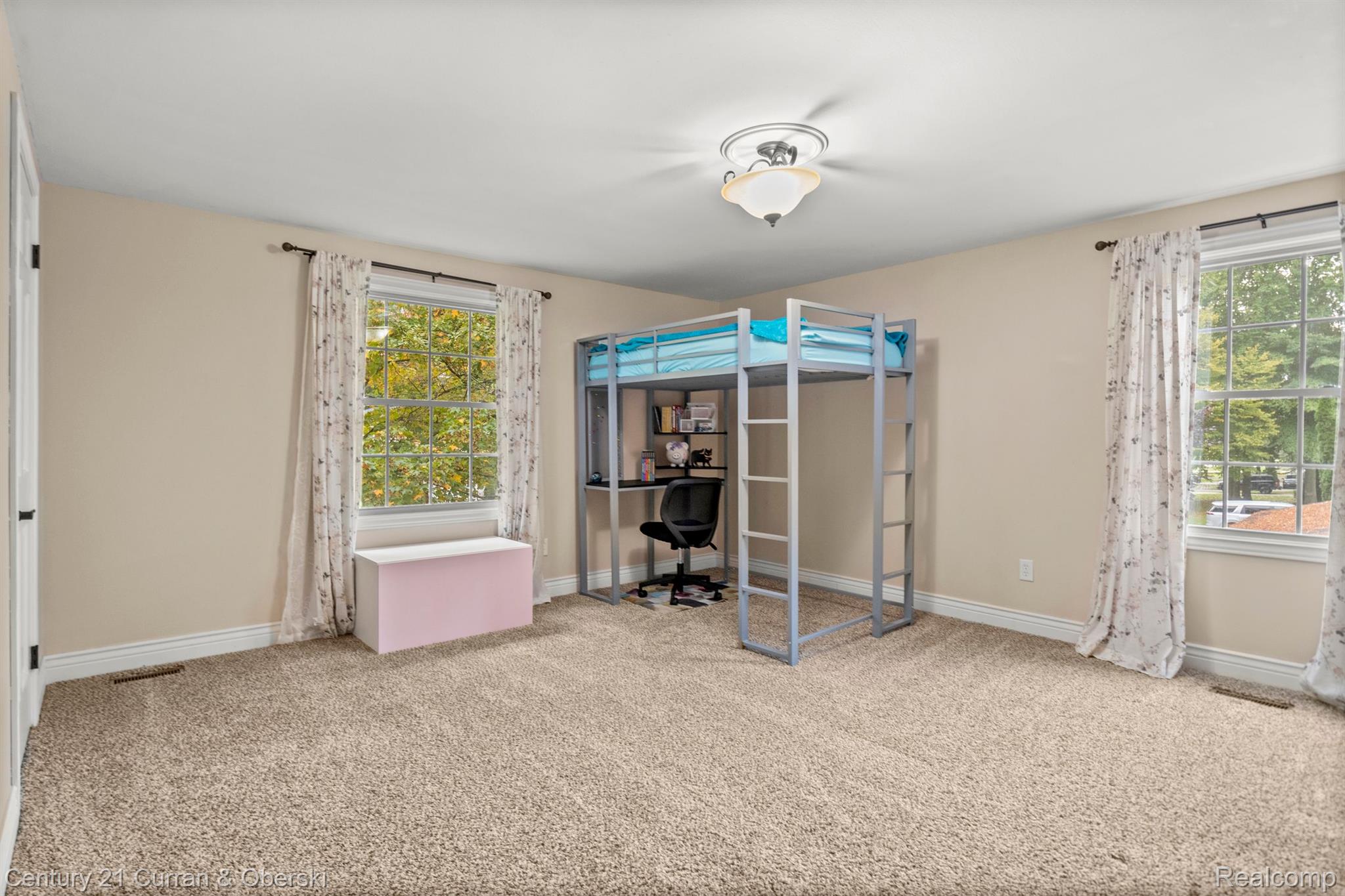 West Bloomfield Charter Township, Michigan, 48322, United States, 4 Bedrooms Bedrooms, ,3 BathroomsBathrooms,Residential,For Sale,1977559