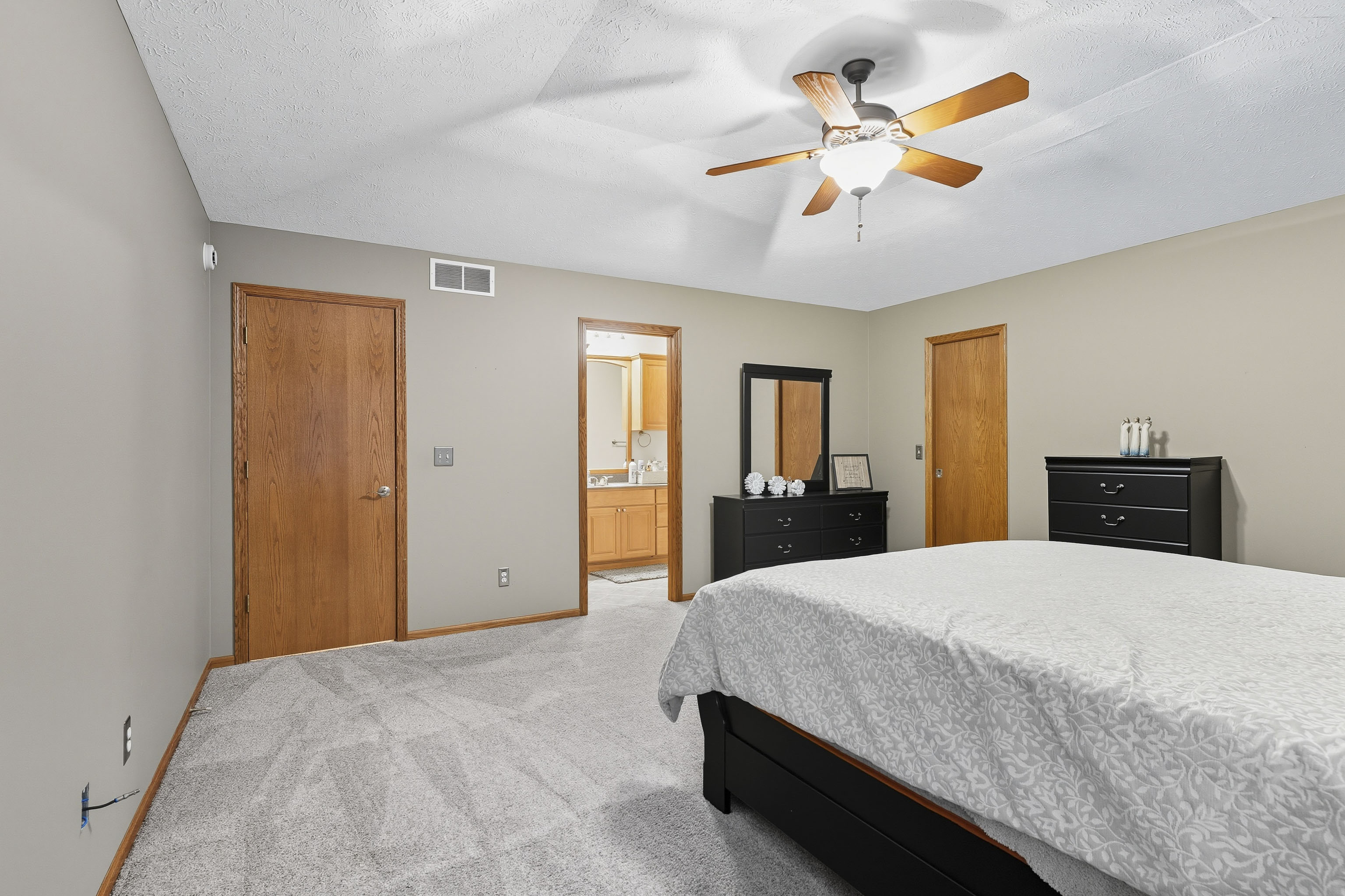 Manhattan, Kansas, 66502, United States, 5 Bedrooms Bedrooms, ,3 BathroomsBathrooms,Residential,For Sale,1960988