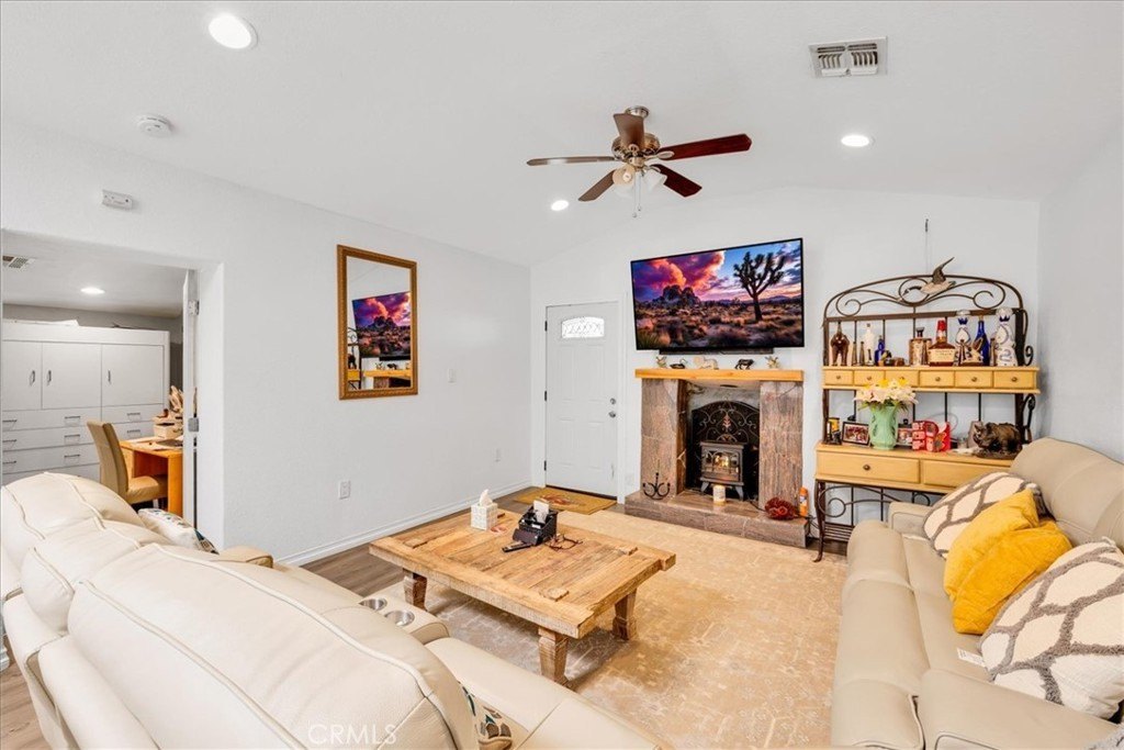 Morongo Valley, California, 92256, United States, 2 Bedrooms Bedrooms, ,2 BathroomsBathrooms,Residential,For Sale,1819780