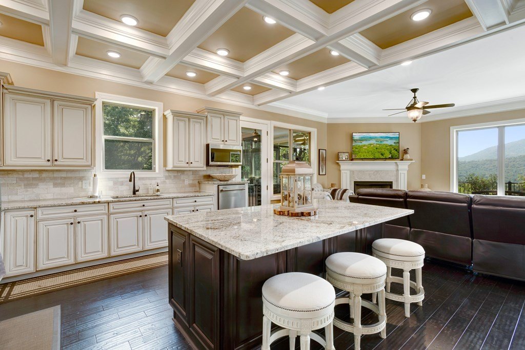 Hiawassee, Georgia, 30546, United States, 4 Bedrooms Bedrooms, ,5 BathroomsBathrooms,Residential,For Sale,1983256