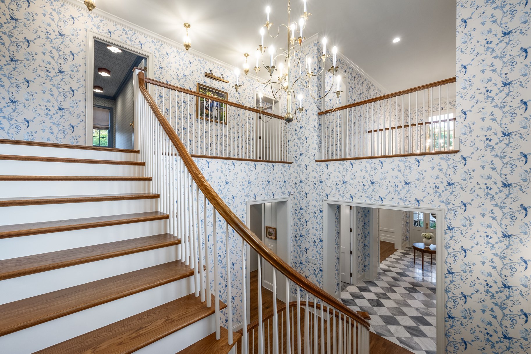  Timeless Colonial Charm Meets Refined Modern Luxury In This Storybook Retreat - 物件實景