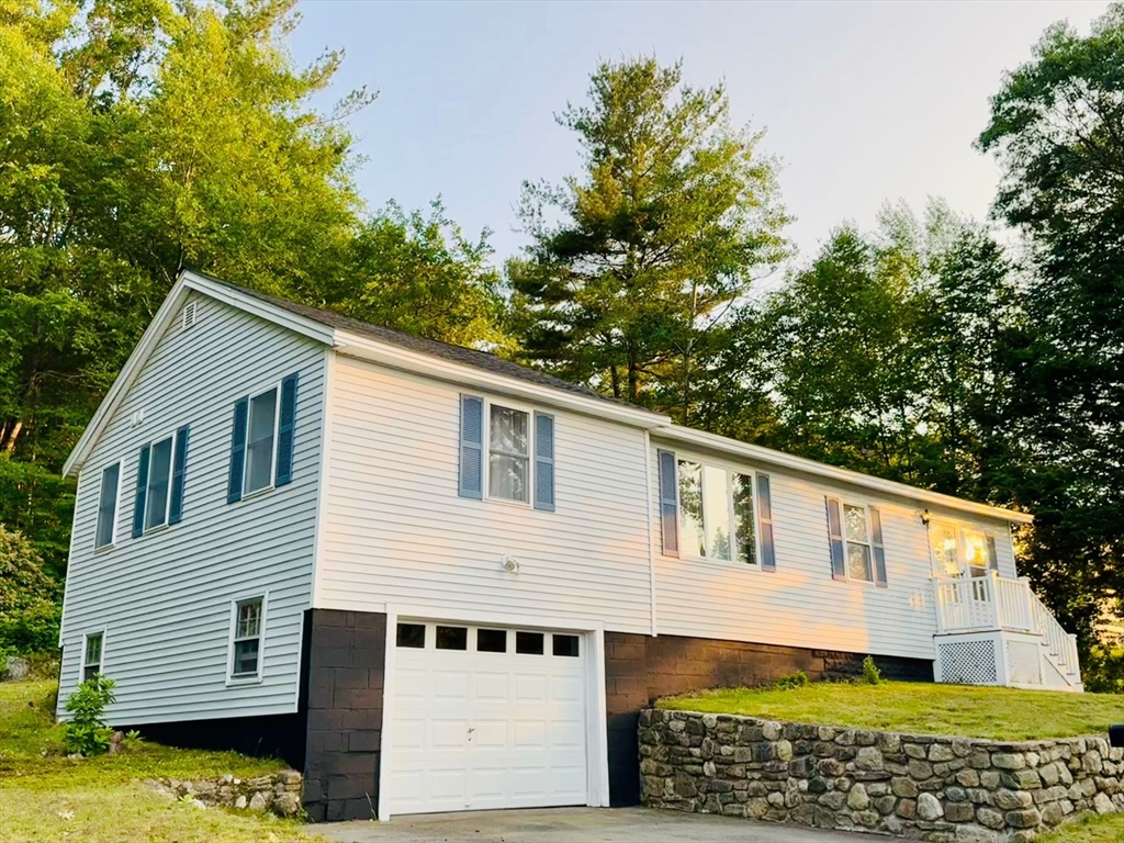 Methuen, Massachusetts, 01844, United States, 3 Bedrooms Bedrooms, ,1 BathroomBathrooms,Residential,For Sale,1937431