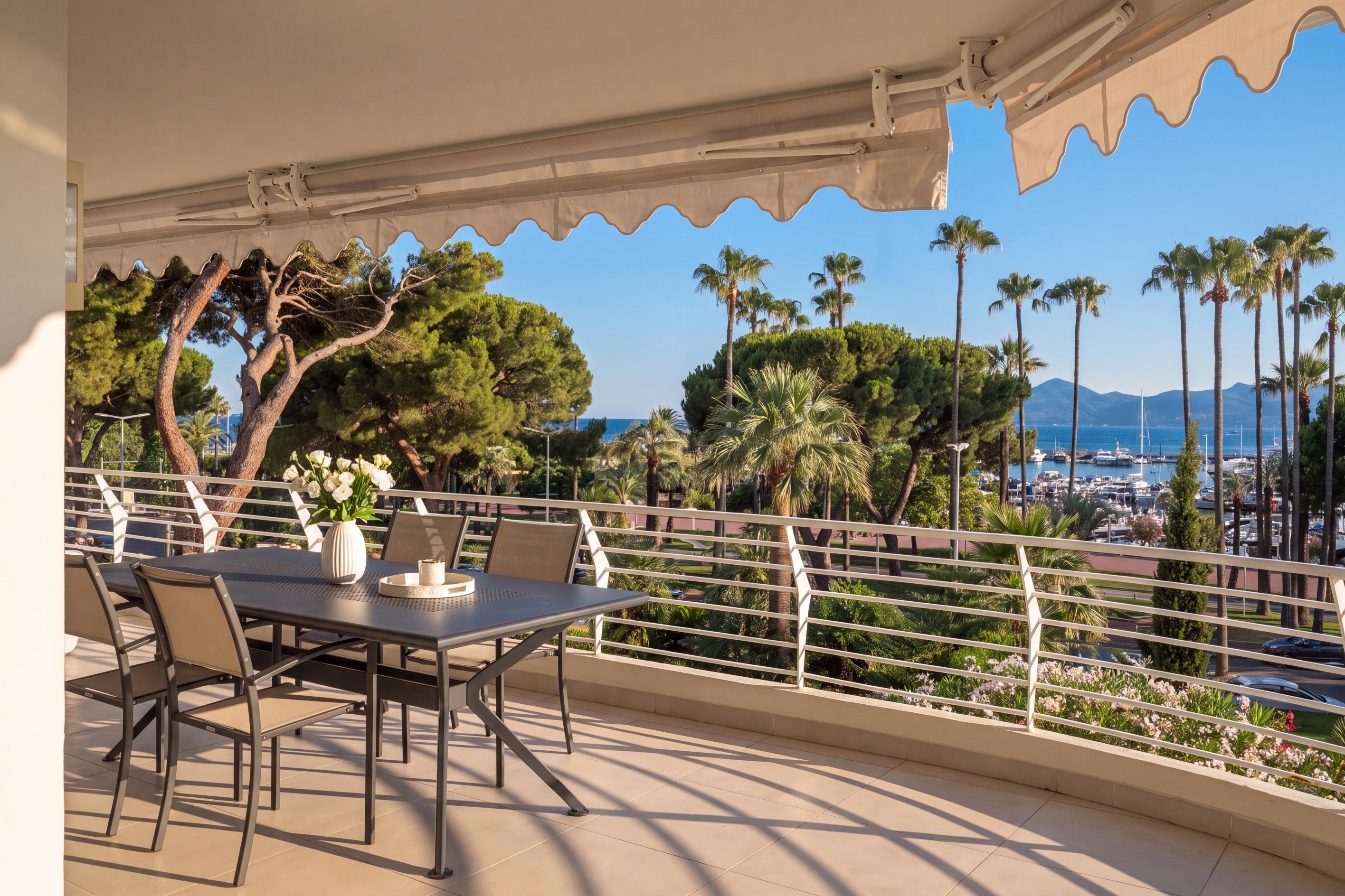  Cannes Croisette, luxury corner apartment for sale, sea views, garage and staff… - 物件實景